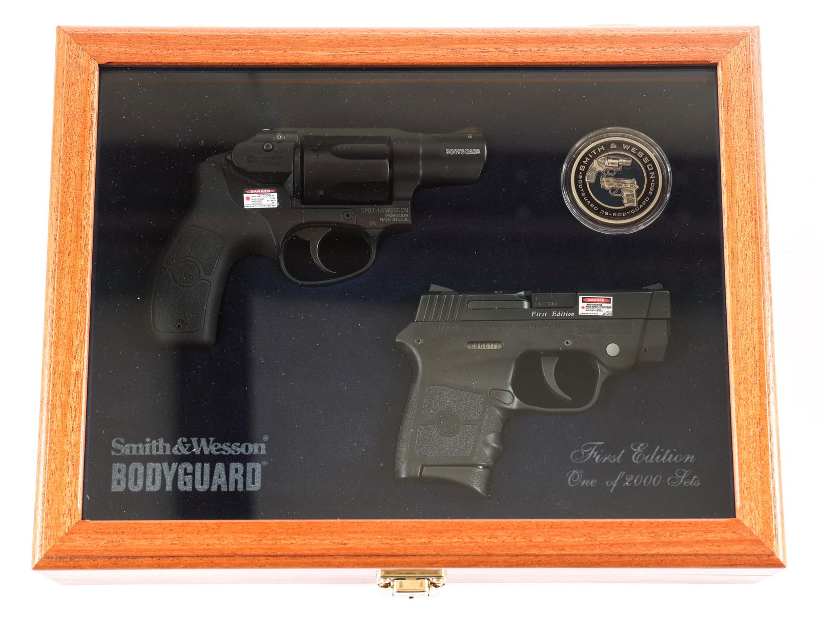 SMITH & WESSON FIRST EDITION BODYGUARD HANDGUN SET: SMITH & WESSON FIRST EDITION BODYGUARD HANDGUN SET Smith & Wesson First Edition Bodyguard Model hand gun set with collector's case. A) Smith & Wesson Bodyguard .380 ACP pistol. Slide stamped First Edi