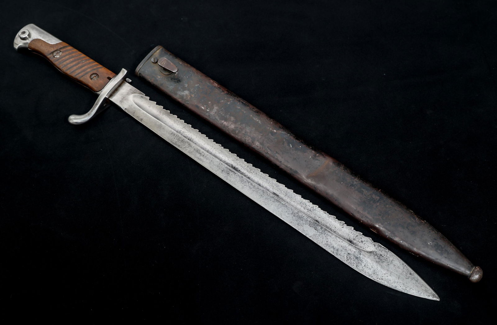 GERMAN M1898/05 SAWBACK UNIT MARKED BAYONET (1 of 10)