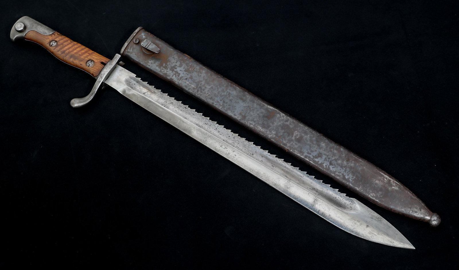 GERMAN M1898/05 SAWBACK UNIT MARKED BAYONET: GERMAN M1898/05 SAWBACK UNIT MARKED BAYONET German M1898/05/N/A "Sawback" Unit Marked Bayonet. Spear point, bright, sawback blade with fuller. Inspection marks on spine. Maker mark / logo "V.C. Schill