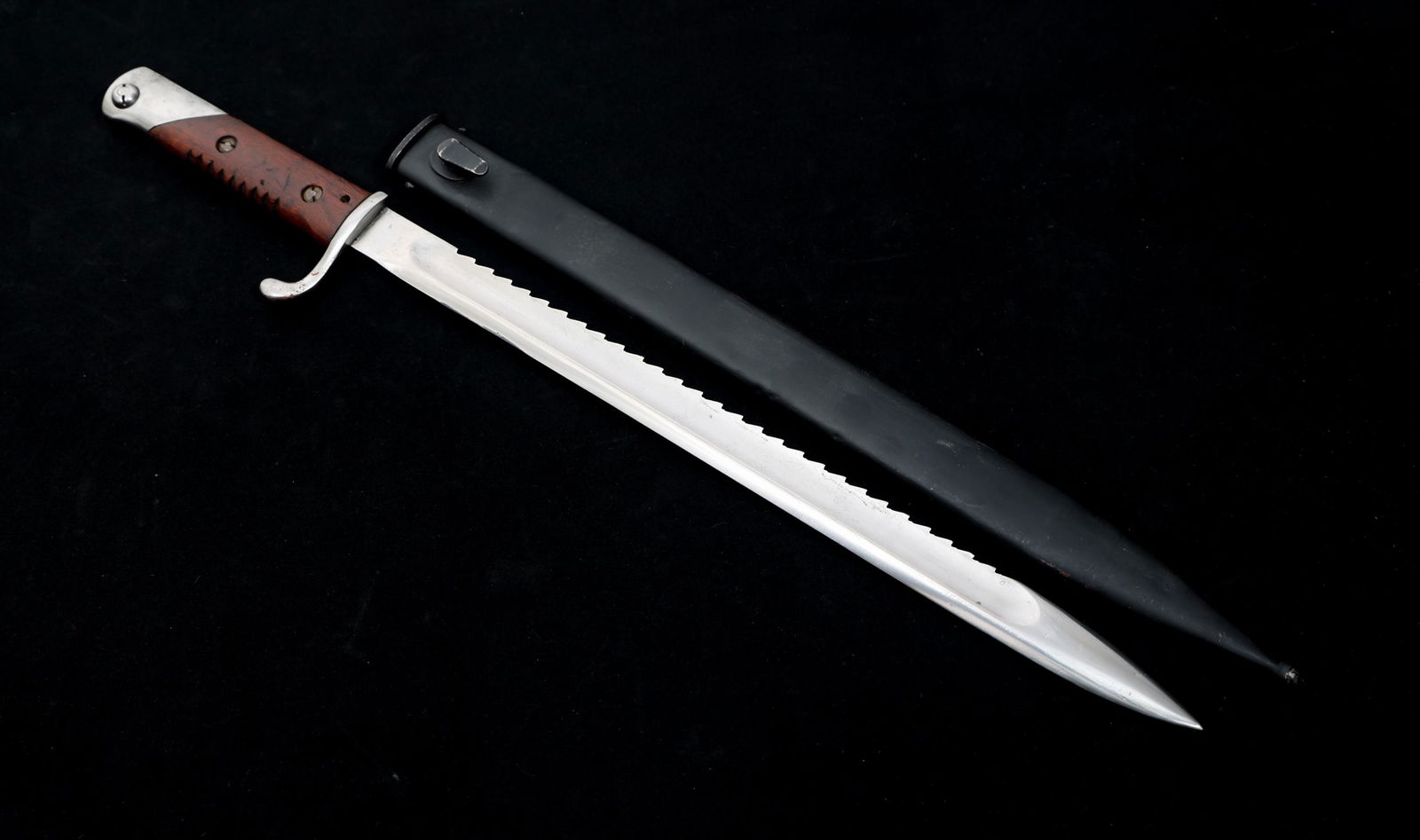 WWI GERMAN GOTTSCHO SAWBACK BAYONET (1 of 11)