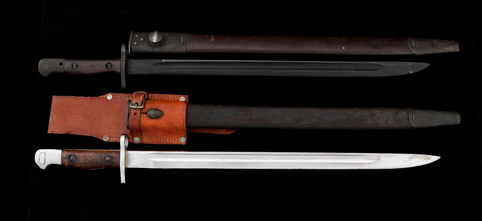 WWI - WWII AUSTRALIAN P1907 BAYONET LOT OF 2: WWI - WWII AUSTRALIAN P1907 BAYONET LOT OF 2 Lot of 2 Australian P1907 Enfield Rifle Bayonets. (1) WWI P1907 Bayonet. Slight drop point, straight, chromed blade with fuller. Maker mark of "Lithgow" on