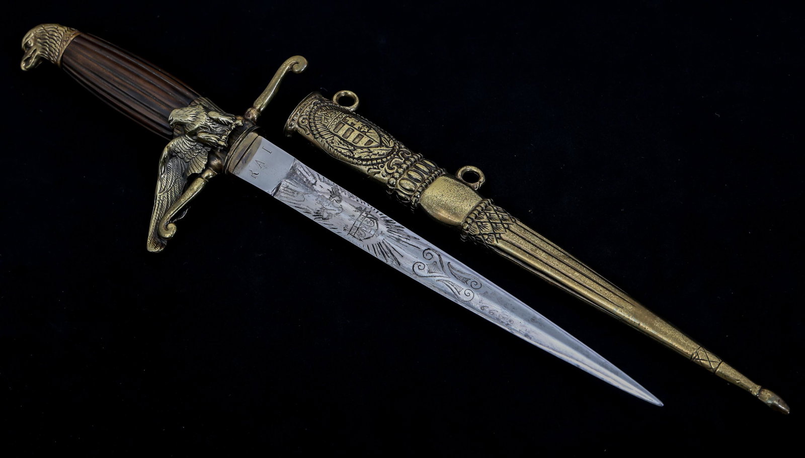 WWII HUNGARY ROYAL AIR FORCE OFFICER DRESS DAGGER: WWII HUNGARY ROYAL AIR FORCE OFFICER DRESS DAGGER WWII M1932 Hungarian Royal Air Force Officer Dress Dagger. Spear point, bright, straight stiletto type blade. Acid etched engraving of Royal Crest and