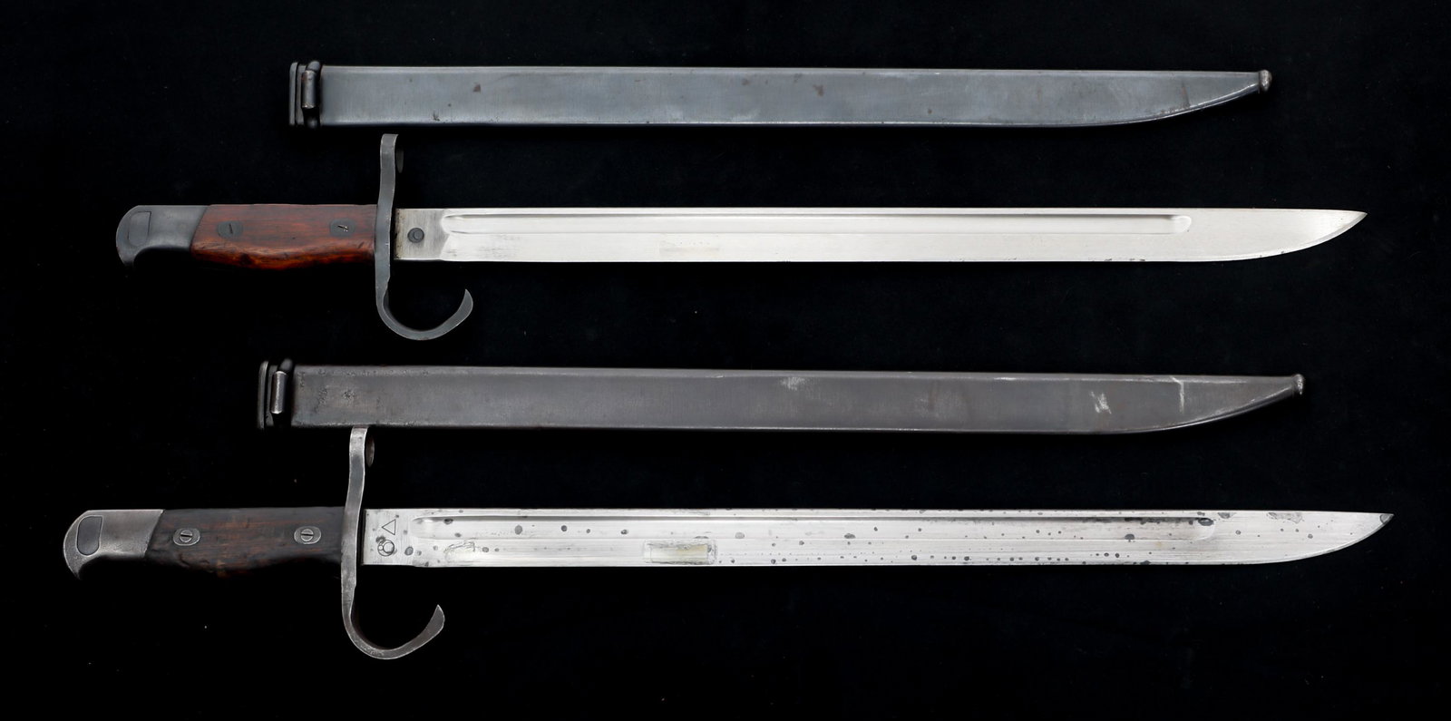 WWII JAPANESE TYPE 30 ARISAKA BAYONET LOT OF 2: WWII JAPANESE TYPE 30 ARISAKA BAYONET LOT OF 2 Lot of 2 WWII Imperial Japanese Type 30 Arisaka Bayonets. (1) Type 30 Bayonet. Single edged, bright blade with fuller. Maker mark / logo of Nagoya Arsena