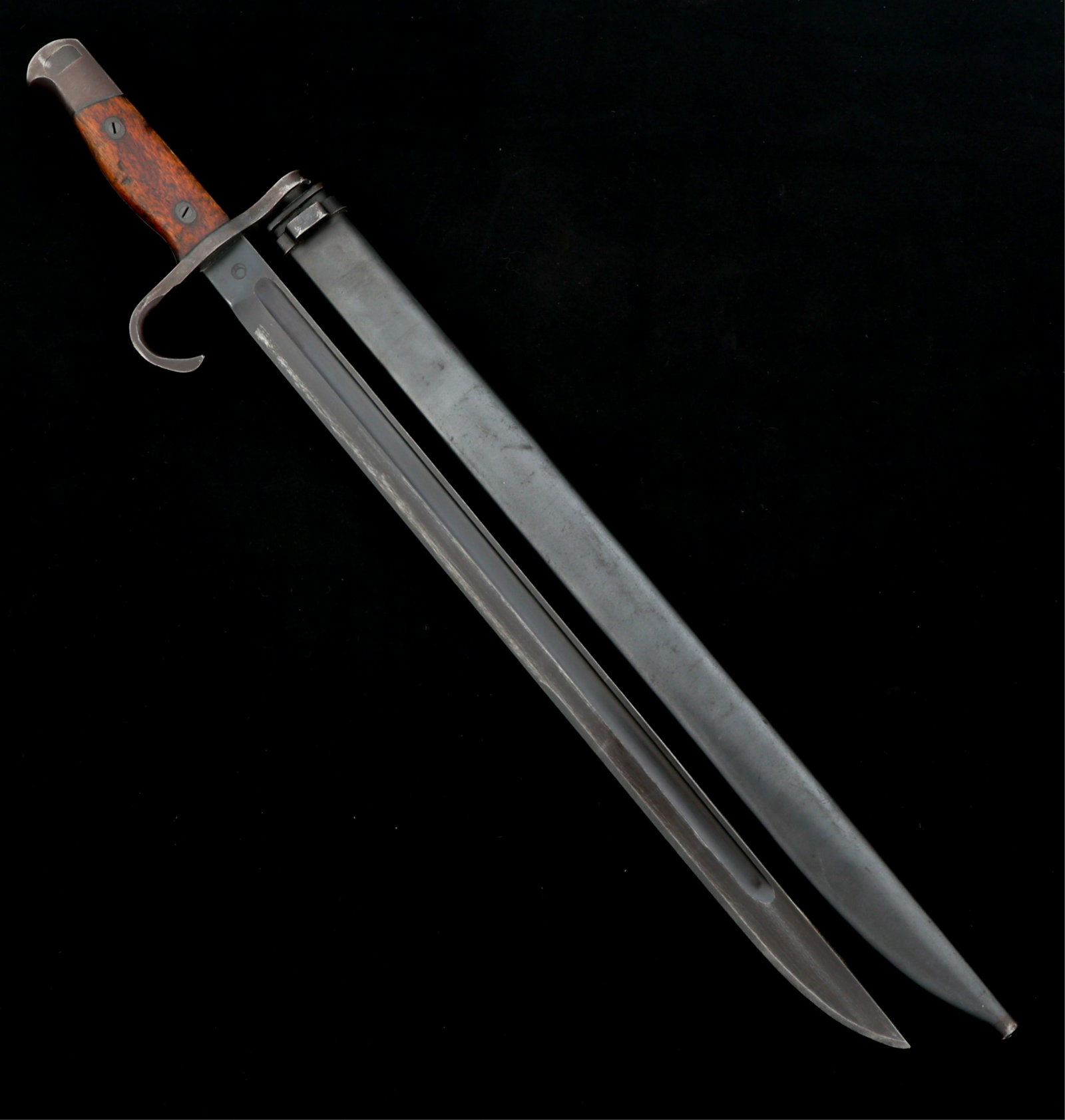 WWII IMPERIAL JAPANESE TYPE 30 BAYONET & SCABBARD: WWII IMPERIAL JAPANESE TYPE 30 BAYONET & SCABBARD WWII Imperial Japanese type 30 Bayonet. Single edged, blued fullered blade. Maker mark of Nagoya Army Arsenal stamped on the ricasso. Steel hilt, hook