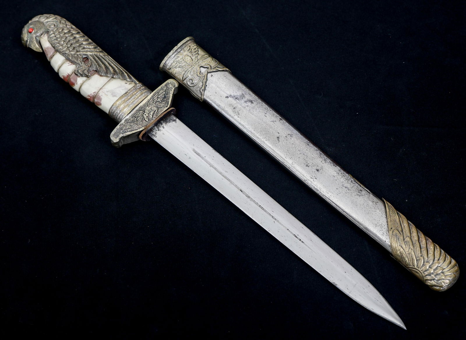 COLD WAR ERA NATIONALIST CHINESE OFFICER DAGGER: COLD WAR ERA NATIONALIST CHINESE OFFICER DAGGER Cold War Era Nationalist Chinese Officer Dagger. Spear point, bright, straight blade with fuller. Leather buffer pad. Gilt brass crossguard with spread-