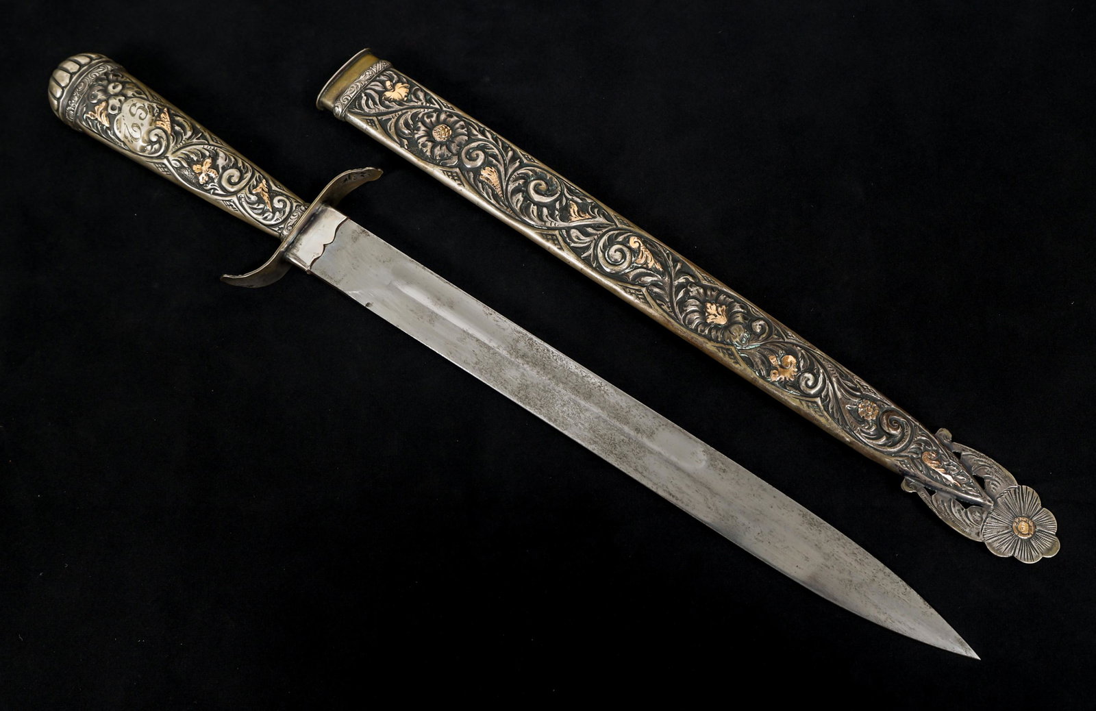 ARGENTINIAN 10" BLADE GAUCHO KNIFE: ARGENTINIAN 10" BLADE GAUCHO KNIFE Argentinian Gaucho Knife. Bright, straight blade with fuller. Ricasso marked "CA Allende Industri Argentina" Decorated crossguard. Nickel plated, decorative steel gr