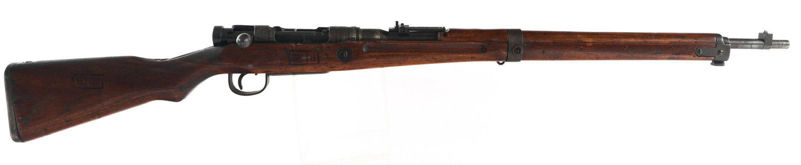 WWII JAPANESE KOKURA TYPE 99 7.7mm ARISAKA RIFLE: WWII JAPANESE KOKURA TYPE 99 7.7mm ARISAKA RIFLE WWII Japanese Kokura Type 99 7.7x58mm caliber bolt action Arisaka rifle. Series four. Intact mum. Serial numbers match on receiver, bolt and bayonet lu