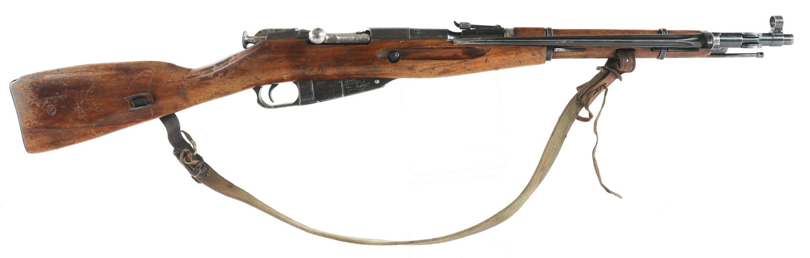 IZHEVSK MOSIN NAGANT M44 7.62mm CALIBER CARBINE: IZHEVSK MOSIN NAGANT M44 7.62mm CALIBER CARBINE 1945 Izhevsk Model 44 carbine, 7.62x54mmR caliber Mosin-Nagant rifle. Bolt numbered 0x4673, floor plate numbered AA4319, and butt plate numbered AK 3469