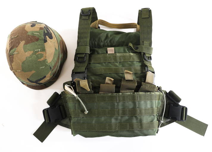 BODY ARMOR WITH CERAMIC PLATES AND PASGT HELMET (88707) on Dec 17