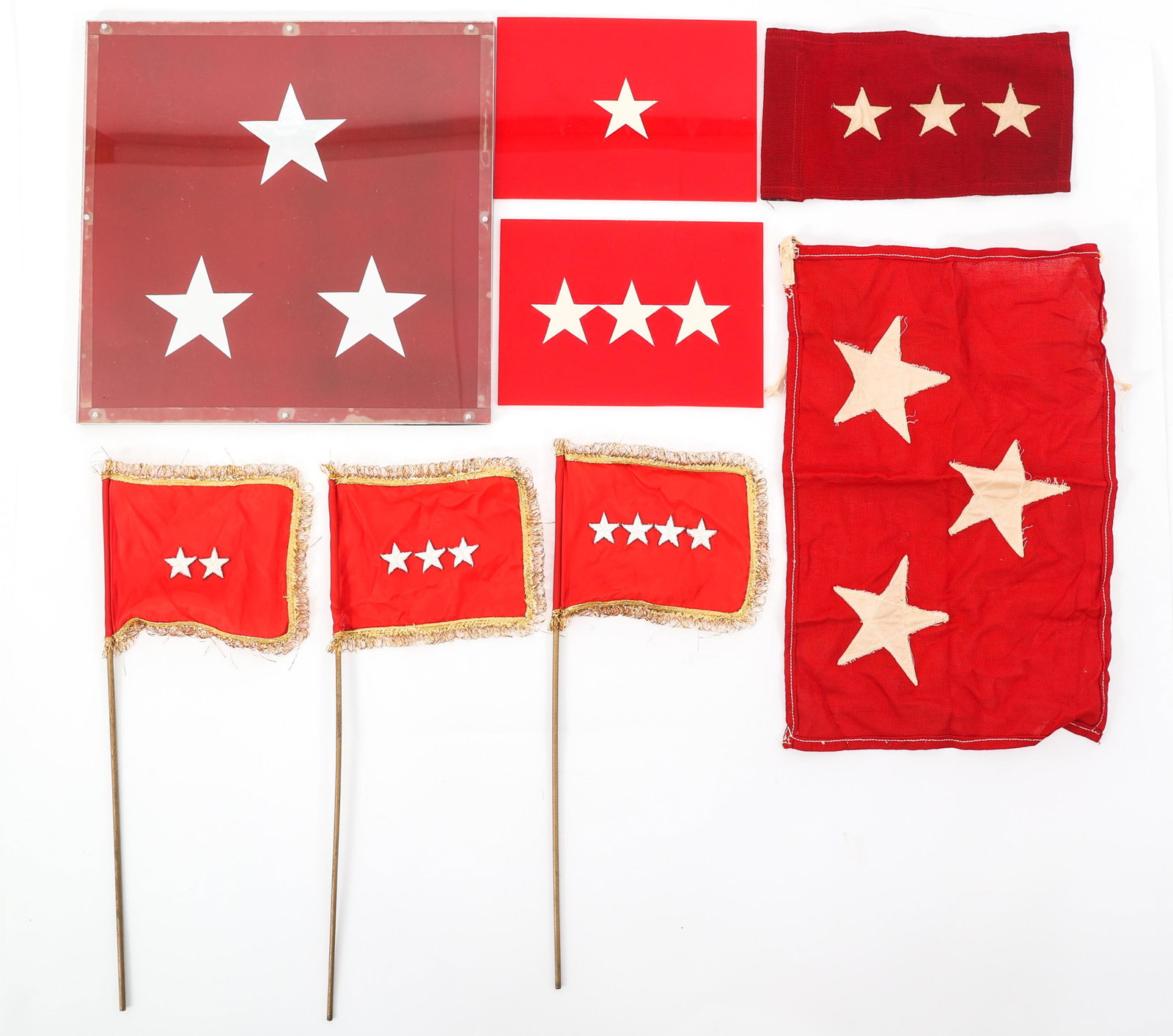 US REAR ADMIRAL & US ARMY GENERAL FLAGS & PLAQUES: US REAR ADMIRAL & US ARMY GENERAL FLAGS & PLAQUES Mixed lot of US Rear Admiral and US Army General Flags and Plaques. Approximate size range: 6" x 8" - 11" x 17"