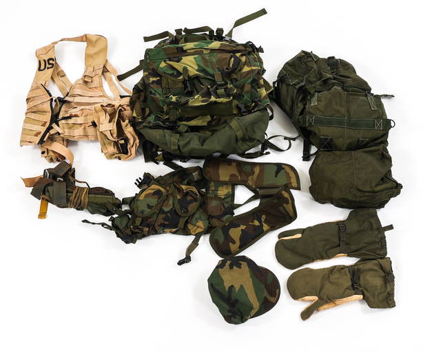 MODERN CONFLICTS US ARMY FIELD GEAR & MEDIC LOT (83697) on Jan 12