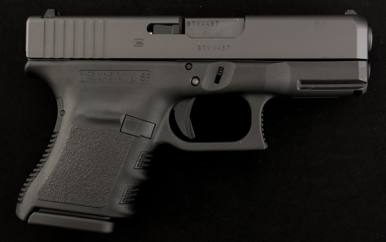 GLOCK MODEL 29SF 10mm CAL SEMI AUTO PISTOL: GLOCK MODEL 29SF 10mm CAL SEMI AUTO PISTOL Glock Model 29SF 10mm caliber semi automatic pistol. Black finish. 2 magazines. Magazine loader. Original hard case with owners manual. | Caliber / Ga 10mm |