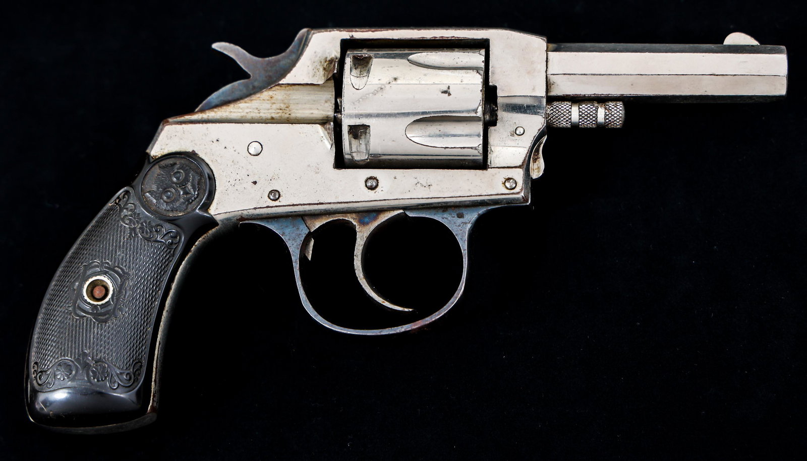 IVER JOHNSON MODEL 1900 .32 S&W CALIBER REVOLVER: IVER JOHNSON MODEL 1900 .32 S&W CALIBER REVOLVER Iver Johnson Model 1900 .32 S&W caliber double action revolver. Nickel finish. Iver Johnson hard rubber owl's head grips. | Caliber / Ga 32 S&W | Barre