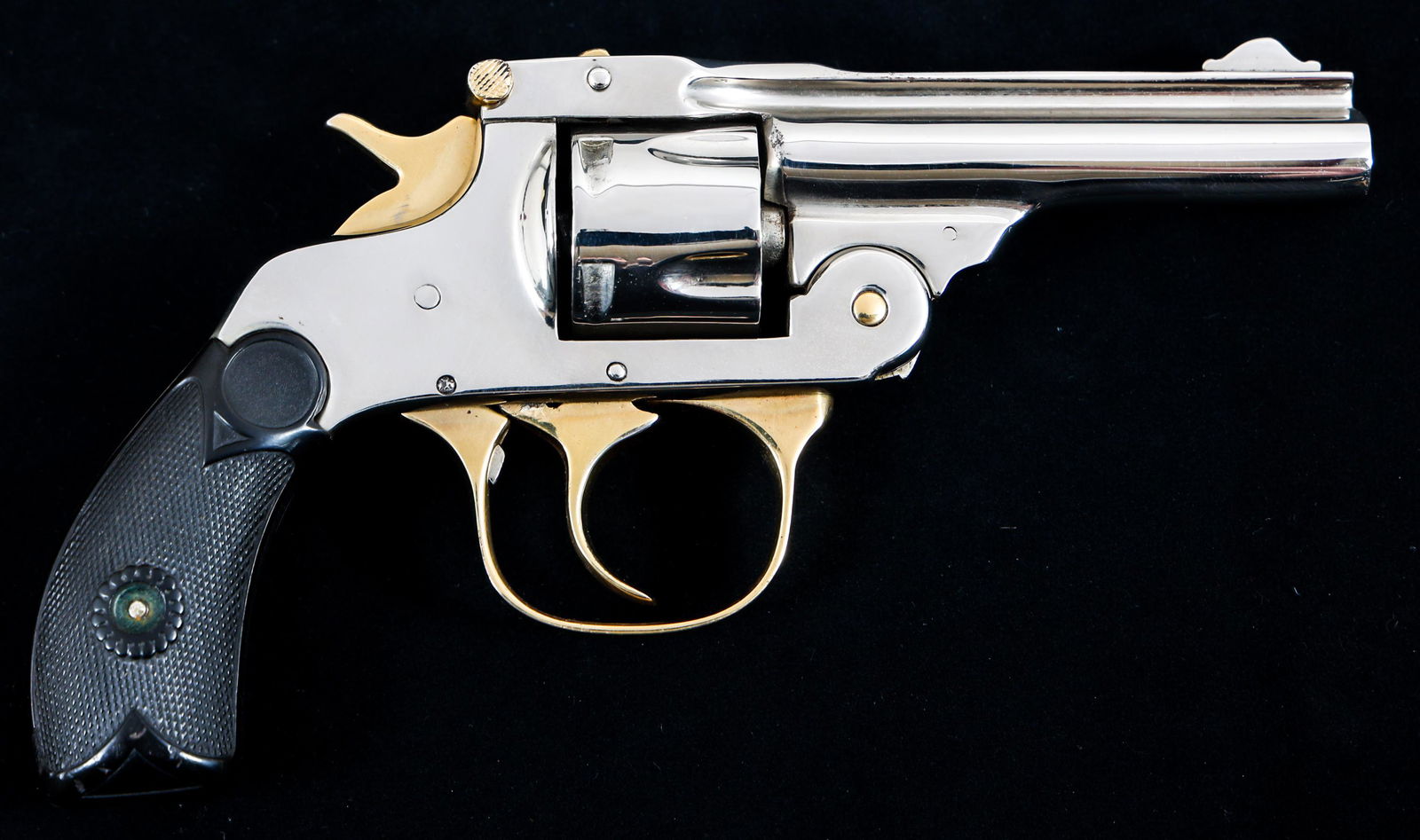 NEW ENGLAND FIREARMS TOP BREAK .32 S CAL REVOLVER: NEW ENGLAND FIREARMS TOP BREAK .32 S CAL REVOLVER New England Firearms Co Top Break .32 Short caliber revolver. Fluted 5 shot cylinder. Hard rubber grips. | Caliber / Ga 32 Short | Barrel Length 3" |