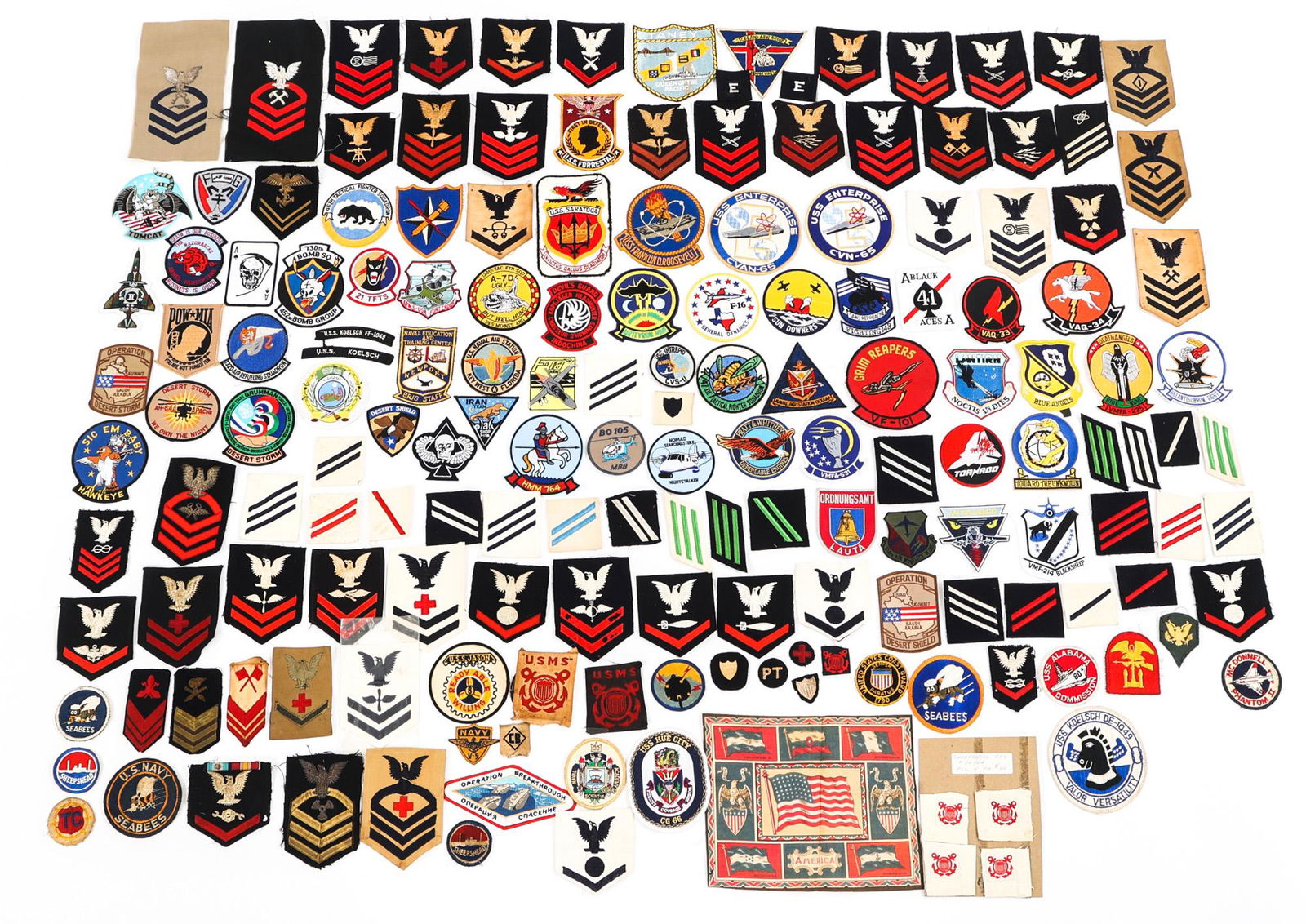 WWII - COLD WAR US NAVY PATCH LOT OF 3 LBS: WWII - COLD WAR US NAVY PATCH LOT OF 3 LBS Lot of approximately 3 lbs of WWII - Cold War US Armed Forces Patches. Including Navy Seabees, USS F.D.R, Desert Storm, Bullion CPO rank and more. Majority a