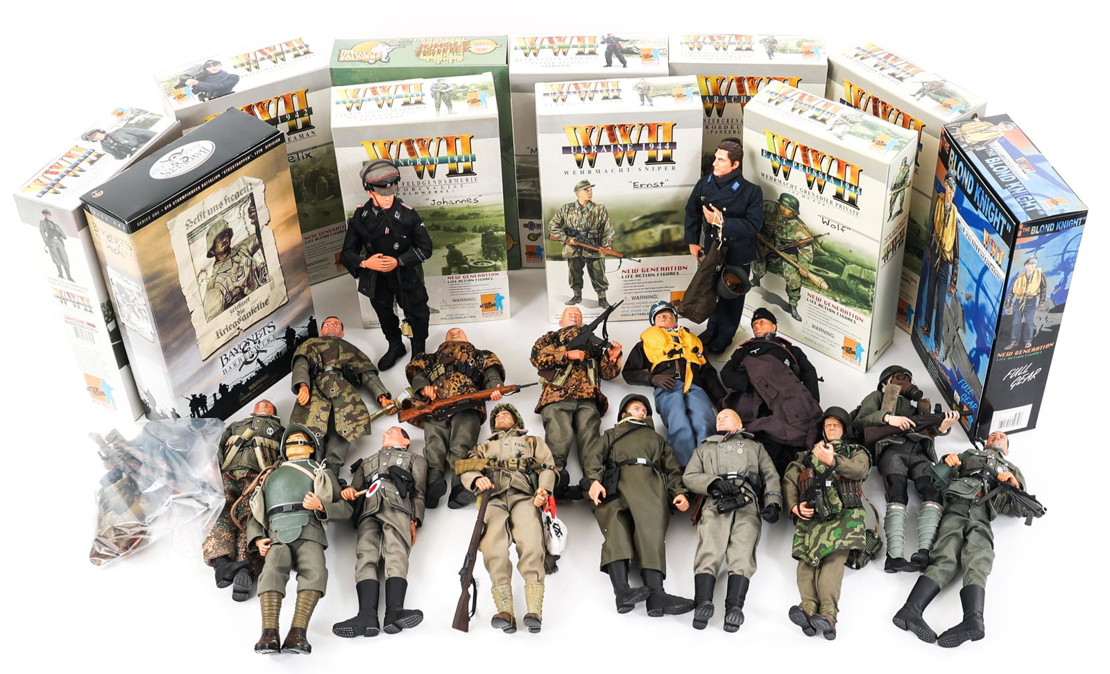 DRAGON & ULTIMATE SOLDIER WWII GERMAN / US FIGURES: DRAGON & ULTIMATE SOLDIER WWII GERMAN / US FIGURES Dragon and Ultimate Soldier WWII German and US Armed Forces 12" Action Figures. Equipped with field gear and rifles. Some have original boxes. Size: 