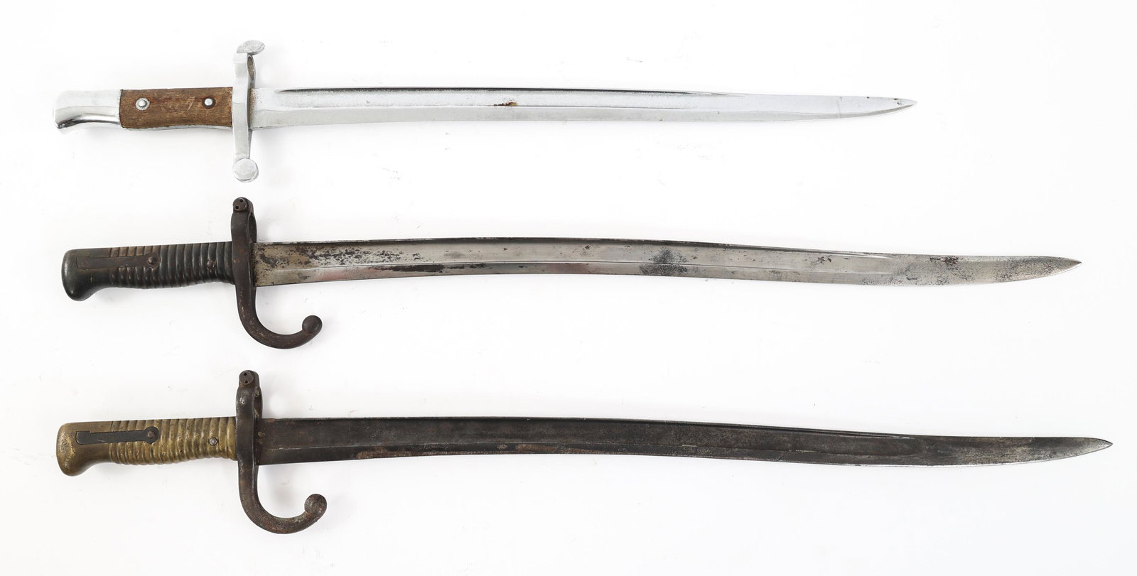 FRENCH M1866 & PORTUGUESE M1885 BAYONET LOT OF 3: FRENCH M1866 & PORTUGUESE M1885 BAYONET LOT OF 3 Lot of 3 French M1866 and Portuguese M1885 Bayonets. (1) Portuguese M1885 Bayonet. Singled edged, chromed yataghan blade with fuller. No visible markin