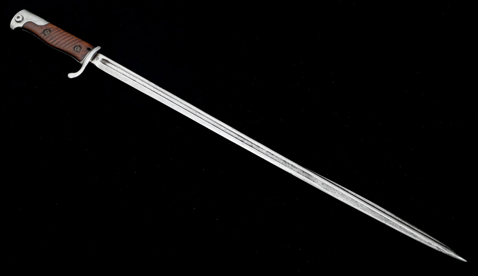 WWI IMPERIAL GERMAN S98 PIPE-BACK BAYONET: WWI IMPERIAL GERMAN S98 PIPE-BACK BAYONET WWI Imperial German S98 Pipe-back Bayonet. Straight, bright, quill point bayonet. Marked with a crown over "Erfurt" on the ricasso. Proof marks on the spine. 