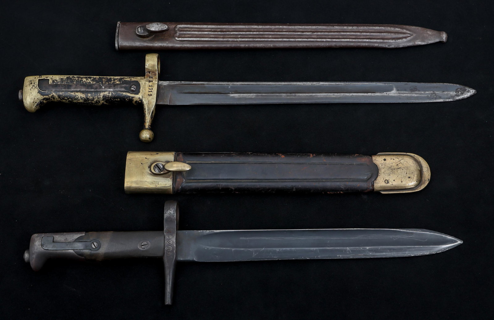 WWI - WWII ITALIAN MODIFIED M1870 & ERSATZ BAYONET: WWI - WWII ITALIAN MODIFIED M1870 & ERSATZ BAYONET Lot of 2 WWI - WWII Italian Cut Down M1871 and Ersatz Bayonets. (1) M1870/87/15 Bayonet. Cut down M1870 blade into the M1915 version. Spear point, pa