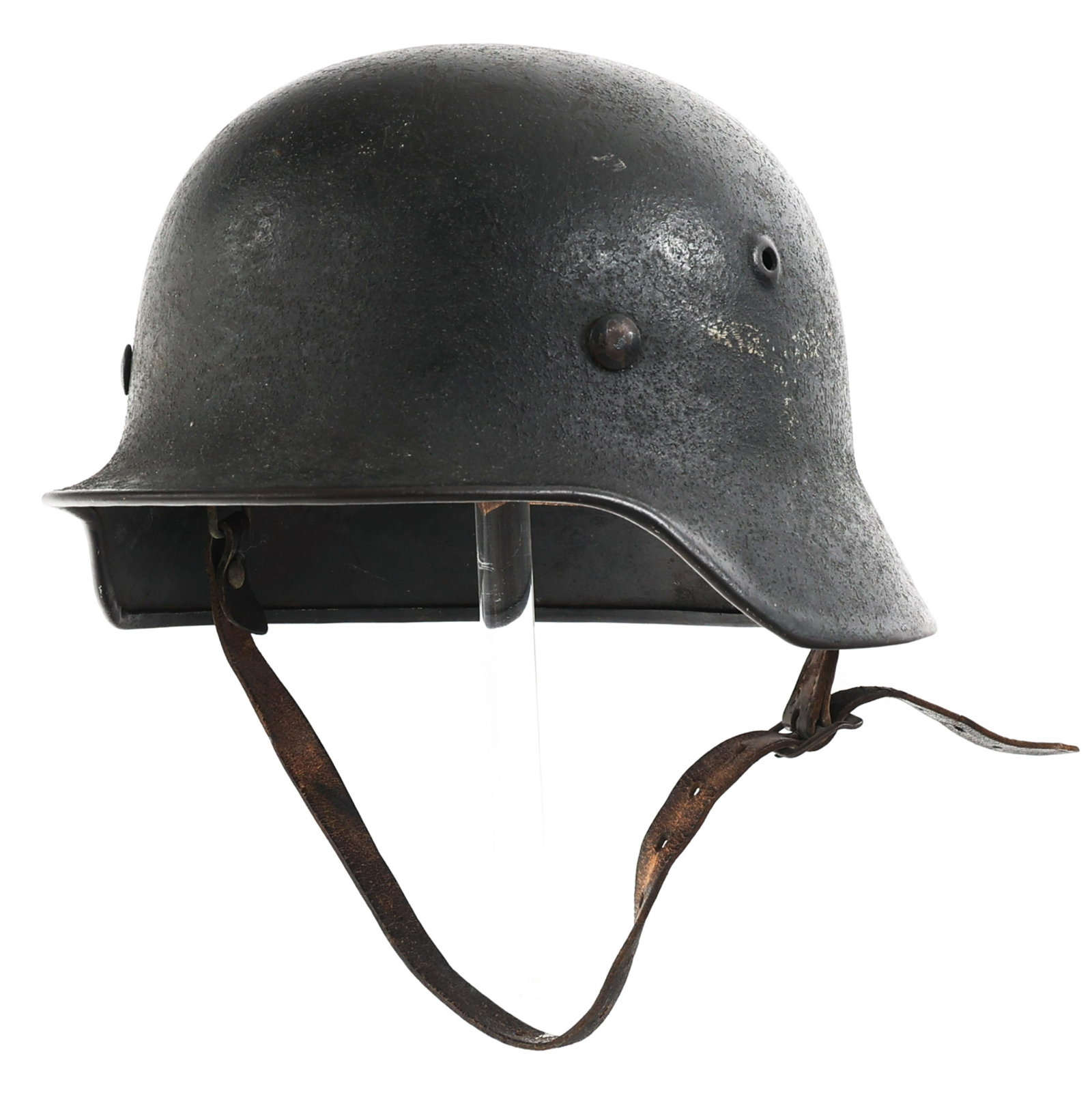 WWII GERMAN LUFTWAFFE M40 COMBAT HELMET: WWII GERMAN LUFTWAFFE M40 COMBAT HELMET WWII German Luftwaffe M40 Single Decal Helmet. Stamped "hkp62" and "928" on the rim. Luftwaffe decal on the left side (faded). Complete liner and chinstrap.