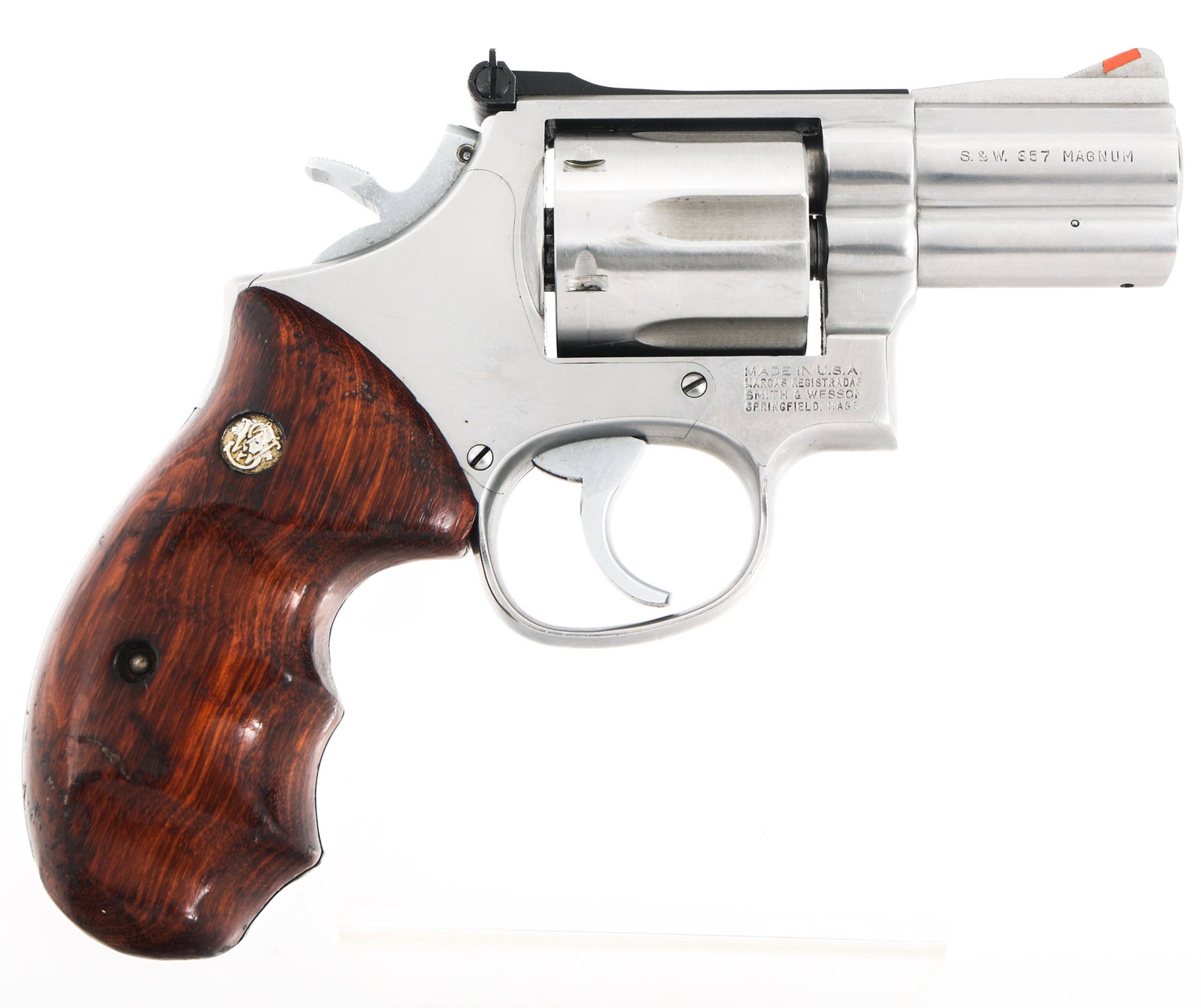 SMITH & WESSON MODEL 686 .357 MAG CALIBER REVOLVER: SMITH & WESSON MODEL 686 .357 MAG CALIBER REVOLVER Smith and Wesson Model 686 .357 Magnum caliber double action revolver. Stainless steel. Wood grips with S&W medallion. Adjustable rear sight. Red ins