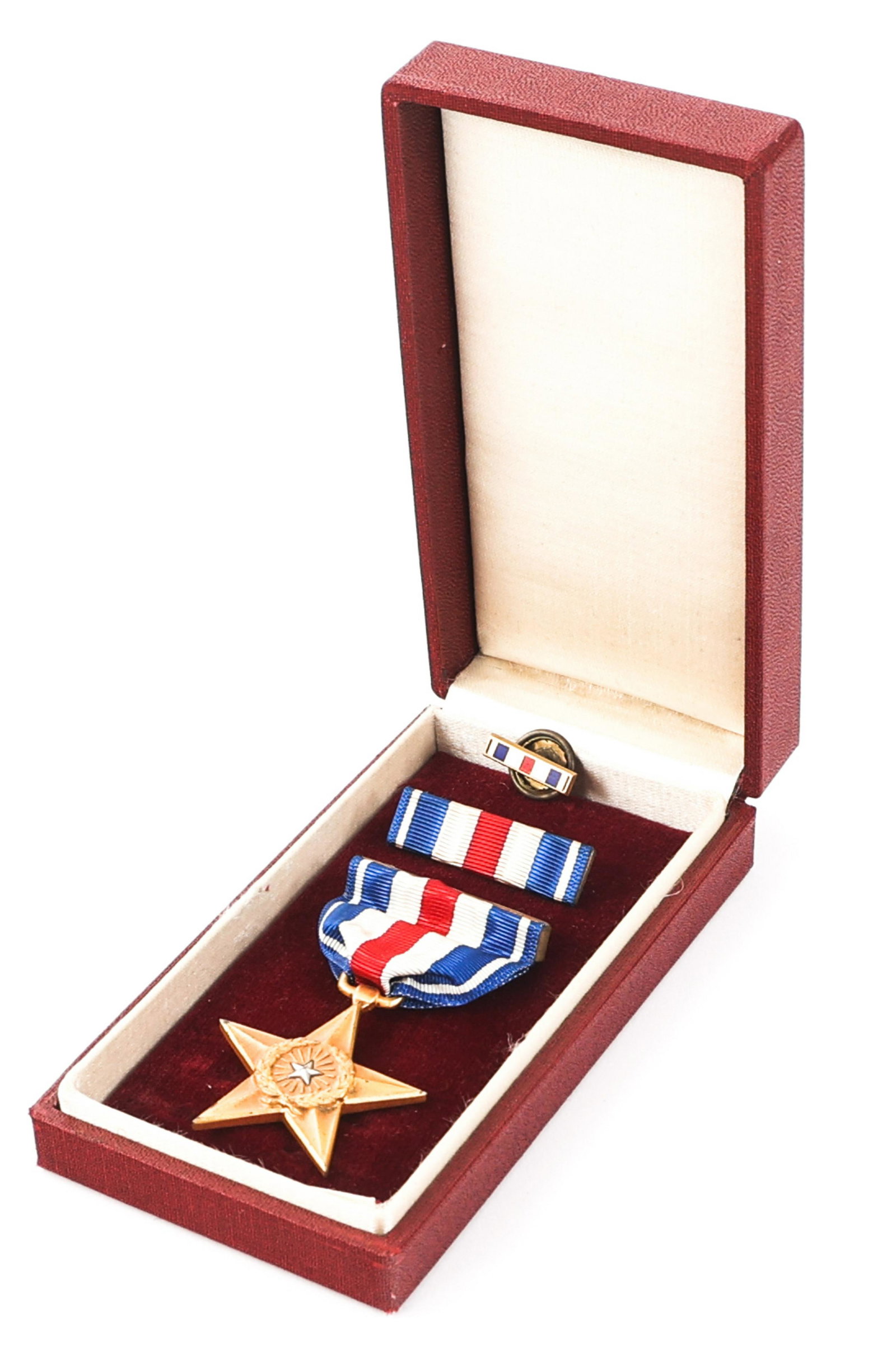 WWII USMC / USN SILVER STAR WITH MAROON CASE: WWII USMC / USN SILVER STAR WITH MAROON CASE WWII USMC Silver Star With Maroon Case. Unnamed and non serialized, wrapped brooch Silver Star. Included is lapel pin and ribbon inside a maroon case.