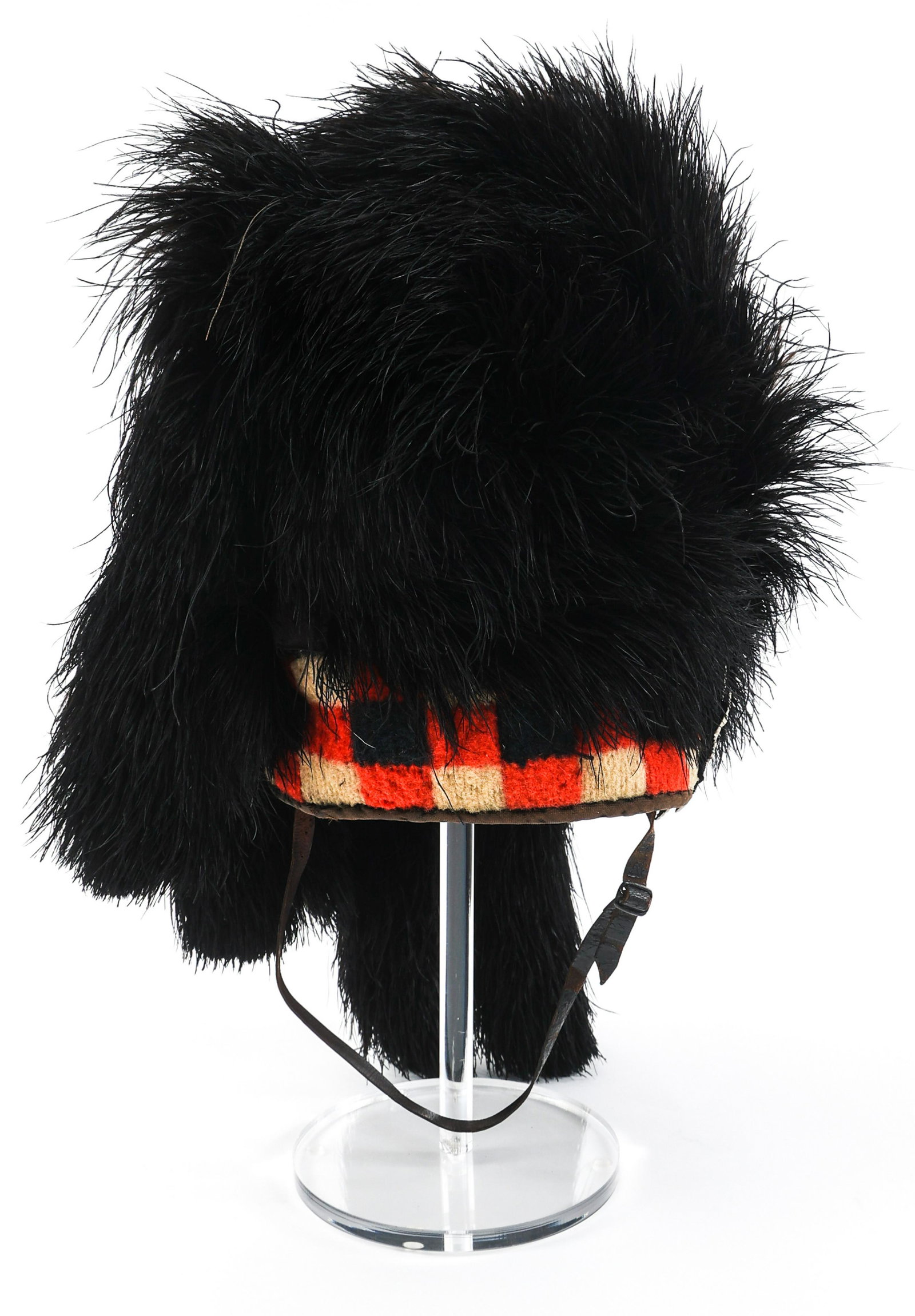 WWI ERA SCOTTISH HIGHLANDER INFANTY FEATHER BONNET: WWI ERA SCOTTISH HIGHLANDER INFANTY FEATHER BONNET WWI Era Scottish Highland "Black Watch" Infantry Regiment Feather Bonnet. Wire basket frame with canvas sweatband. Frontal unit cap badge. Black feat