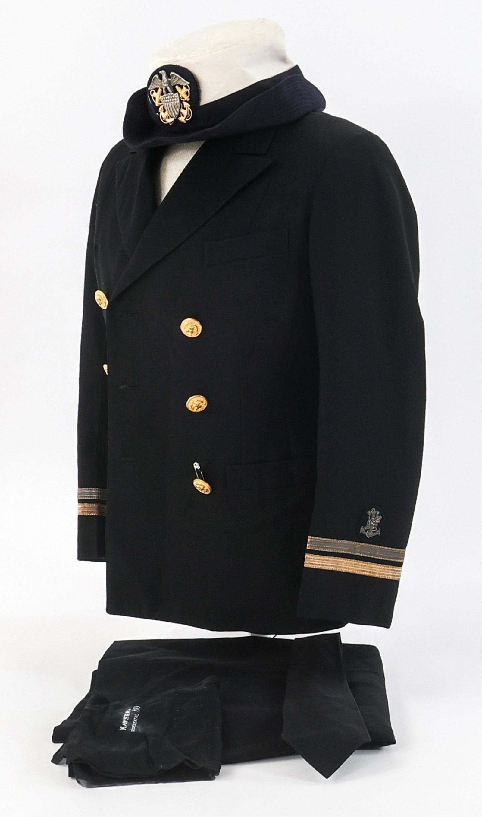 WWII US NAVY WAVES NURSE OFFICER DRESS UNIFORM: WWII US NAVY WAVES NURSE OFFICER DRESS UNIFORM WWII US Navy Women's Reserve of the US Naval Reserve (WAVES) Nurse Officer's Dress Uniform. Dark blue tunic with Lieutenant and bullion medical cuff insi