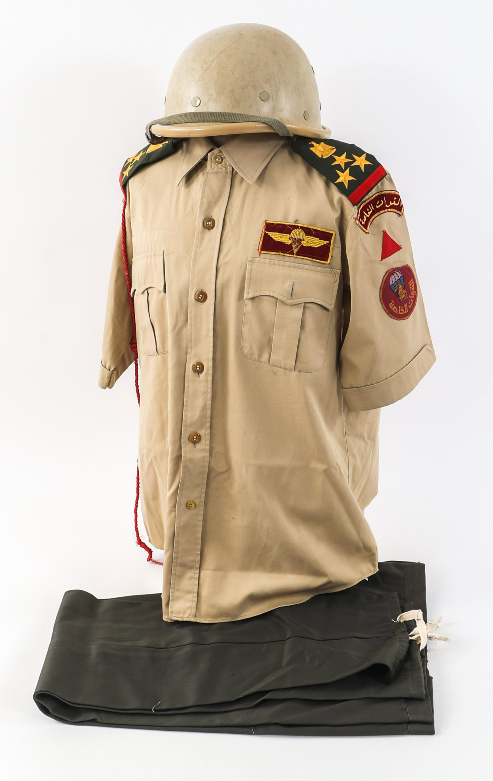 GULF WAR IRAQI ARMY GENERAL SF PARATROOPER UNIFORM: GULF WAR IRAQI ARMY GENERAL SF PARATROOPER UNIFORM Gulf War Iraqi Army Brigadier General Special Forces Paratrooper Uniform and Helmet. (1) BG Uniform. Khaki uniform shirt with SF printed and stitched