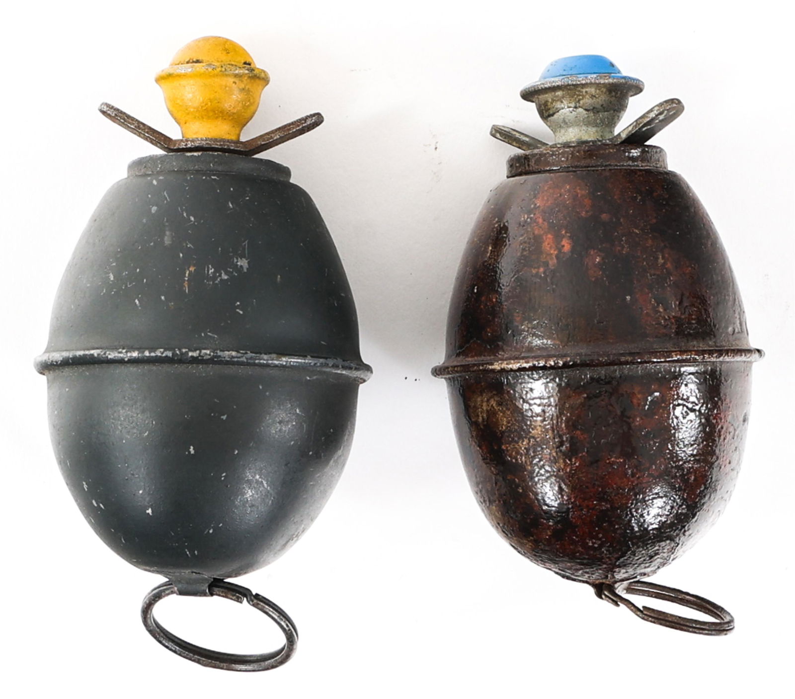 WWII GERMAN M39 EGG HAND GRENADE LOT OF 2: WWII GERMAN M39 EGG HAND GRENADE LOT OF 2 Lot of 2 WWII German M39 "Egg" Hand Grenades. (1) M39 Grenade with yellow painted fuze cap (1) M39 Grenade with blue painted fuze cap. Total approximate weigh