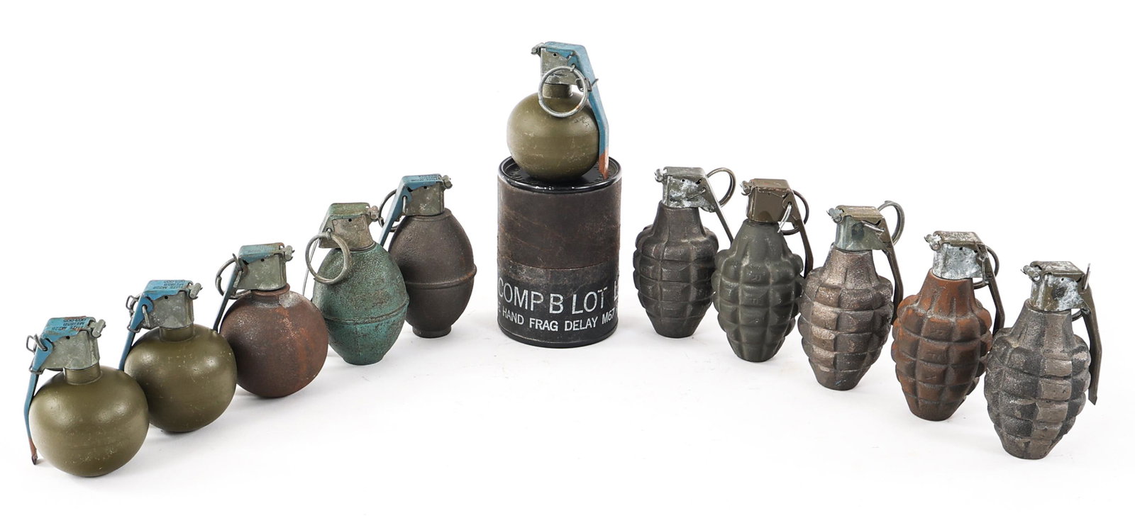 WWII - COLD WAR US ARMY HAND GRENADE LOT OF 11: WWII - COLD WAR US ARMY HAND GRENADE LOT OF 11 Lot of 11 WWII - Cold War US Army Hand Grenades. Includes MKII pineapple grenades, M67 baseball grenades, M26 lemon grenades and M67 grenade case. Weight