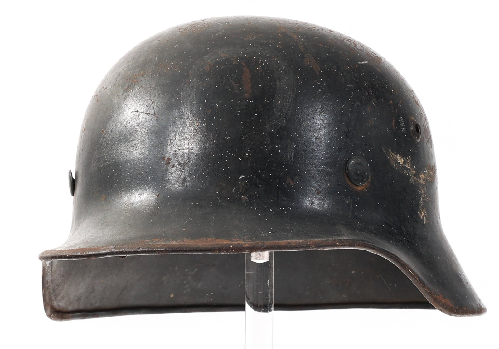 WWII GERMAN LUFTWAFFE M40 DD COMBAT HELMET: WWII GERMAN LUFTWAFFE M40 DD COMBAT HELMET WWII German Luftwaffe M40 Double Decal Combat Helmet. Luftwaffe decal on left side and German national colors shield insignia on right. Maker marked "EF64" o