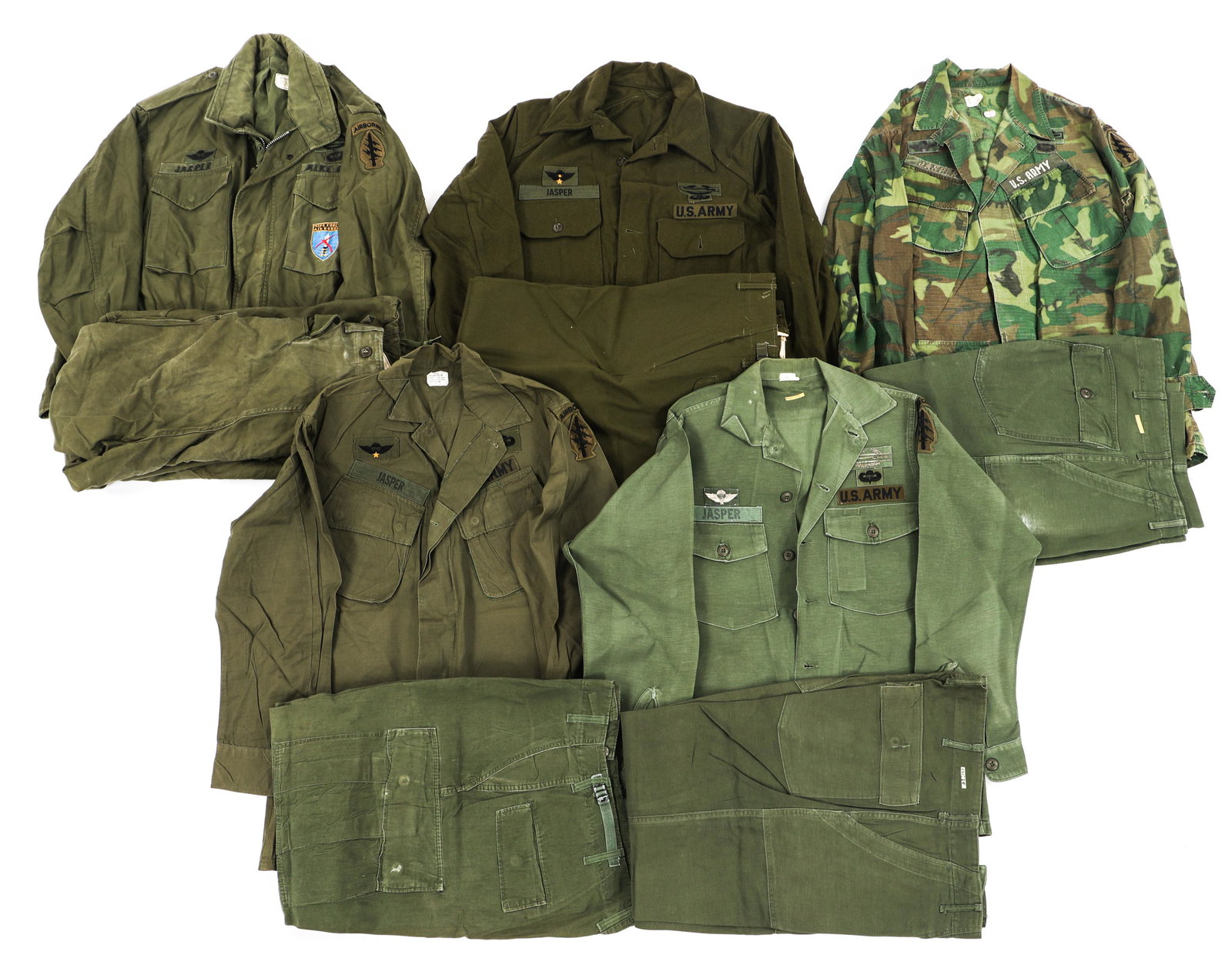 VIETNAM WAR US ARMY MIKE FORCE UNIFORM SET LOT: VIETNAM WAR US ARMY MIKE FORCE UNIFORM SET LOT Lot of 5 Vietnam War Mike Force & Special Forces Uniform Sets. (1) US MIKE Force Uniform Set. OG-107 M65 Man's Field Coat. Nylon / cotton sateen construc