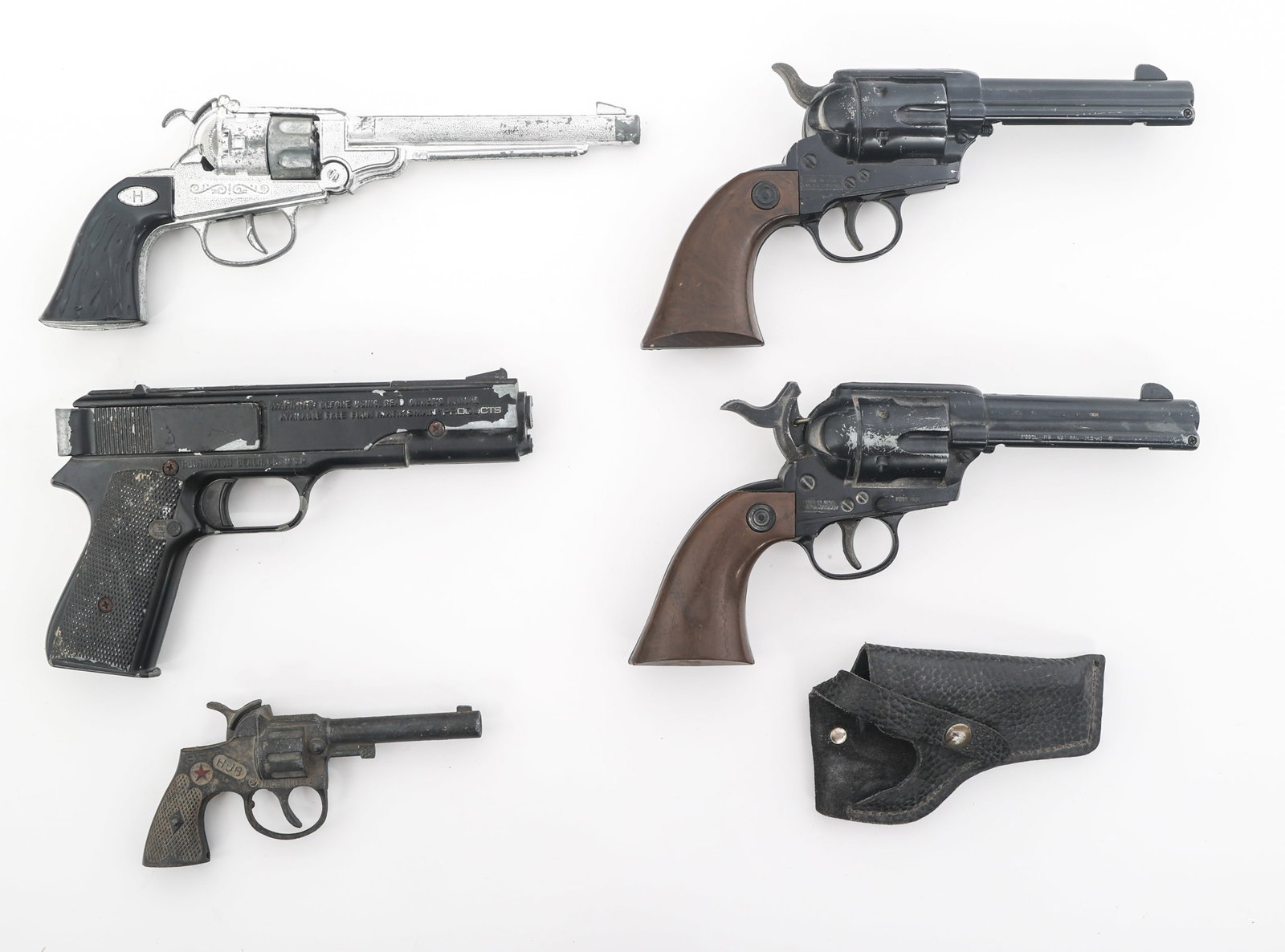 BB PISTOLS AND CAP GUNS: BB PISTOLS AND CAP GUNS Lot of three BB pistols and Two cap guns. Two Daisy single action revolver styled BB pistols. One Marksman Repeater pistol. Two paper cap revolver styled pistols. Caliber / Gau