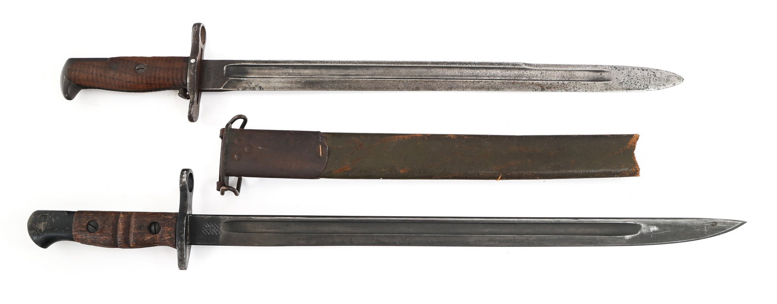 WWI US ARMY M1905 AND M1917 BAYONET LOT OF 2: WWI US ARMY M1905 AND M1917 BAYONET LOT OF 2 WWI US Army Bayonet lot of 2. (1) M1905 Bayonet. Single edged, bright blade with fuller. Maker mark by Springfield Armory with ordnance department flaming 