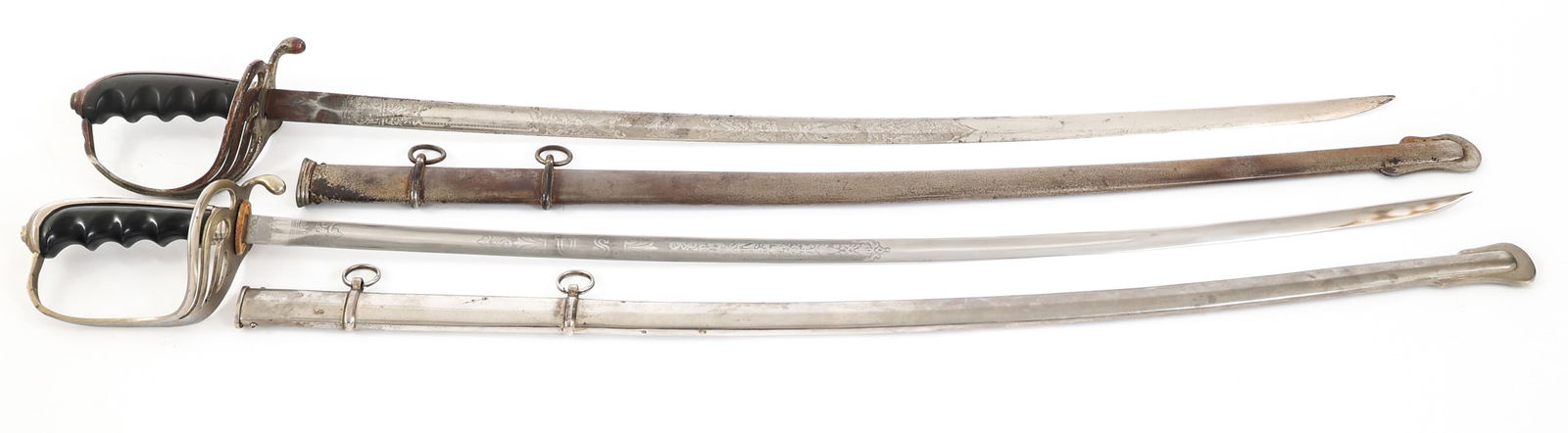WWI - COLD WAR US ARMY M1902 OFFICER DRESS SWORDS: WWI - COLD WAR US ARMY M1902 OFFICER DRESS SWORDS Lot of 2 WWI - Cold War US Army M1902 Officer Dress Swords. (1) M1902 Sword. Single edged, curved, bright, double acid etched blade with fuller. Patri