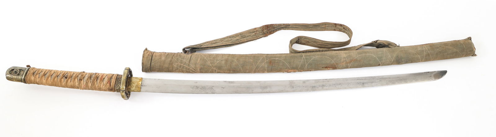 WWII JAPANESE ARMY OFFICER TYPE 98 SHIN GUNTO: WWII JAPANESE ARMY OFFICER TYPE 98 SHIN GUNTO WWII Imperial Japanese Army Type 98 Officer Shin Gunto Sword. Single edged, curved, bright blade. Gunome style Hamon. Decorated, brass habaki, Seppas, Tsu