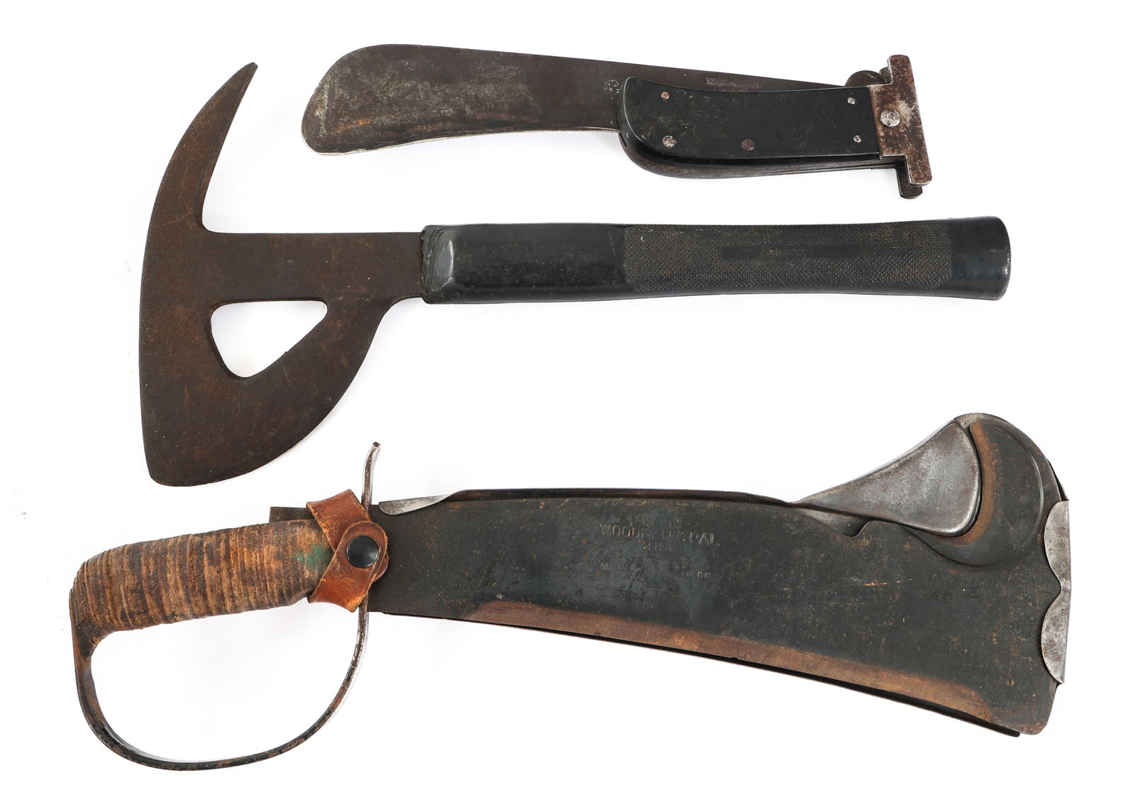 WWII US / BRITISH ARMED FORCES MACHETE LOT OF 3: WWII US / BRITISH ARMED FORCES MACHETE LOT OF 3 Lot of 3 WWII US / British Armed Forces Machetes. (1) WWII US Woodman's Pal Survival Machete model LC-14-B. Maker marked by Victor Tool Co. Blued, multi