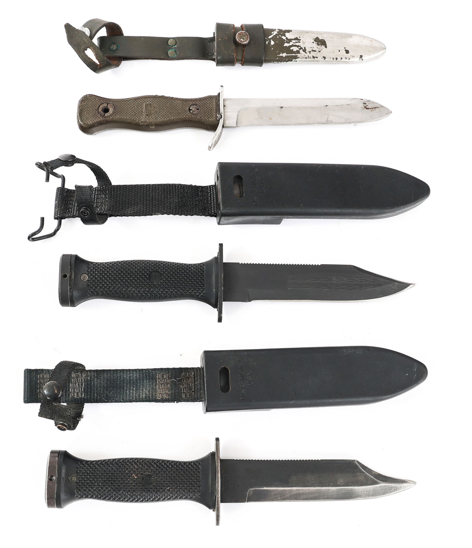 COLD WAR GERMAN & US FIGHTING / DIVE KNIFE LOT: COLD WAR GERMAN & US FIGHTING / DIVE KNIFE LOT Lot of 3 Cold War German and US Fighting Knives. (1) German Bundeswehr M68. Single edged, bright blade. Maker marked by WKC on the ricasso. Aluminum cros