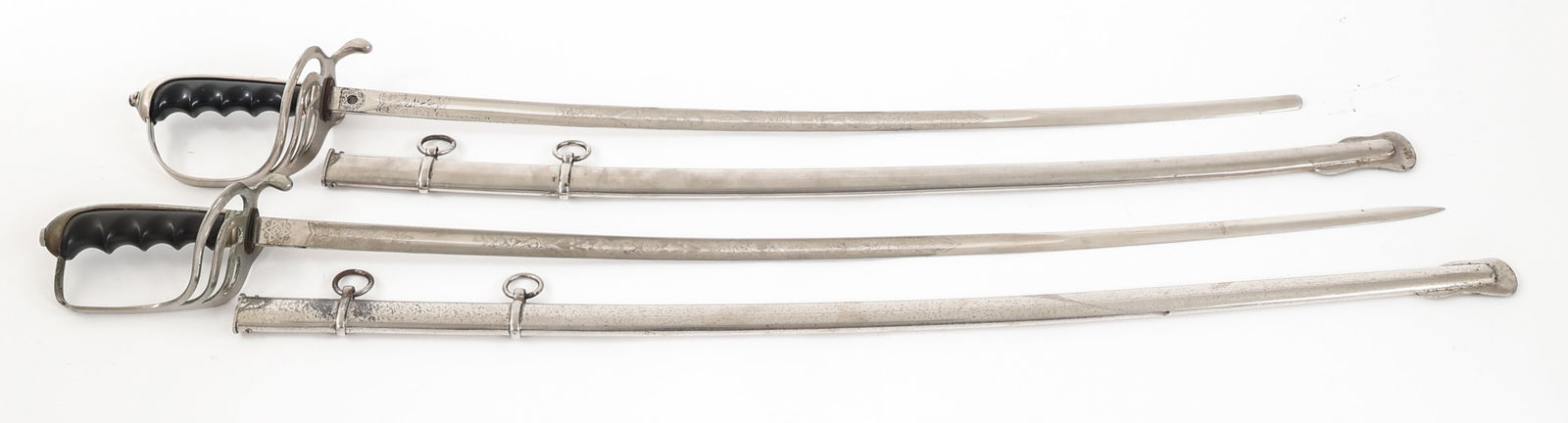 WWI - COLD WAR US ARMY M1902 OFFICER DRESS SWORDS: WWI - COLD WAR US ARMY M1902 OFFICER DRESS SWORDS Lot of 2 WWI - Cold War US Army M1902 Officer Dress Swords. (1) M1902 Sword. Single edged, curved, bright triple acid etched blade with fuller. Acid e