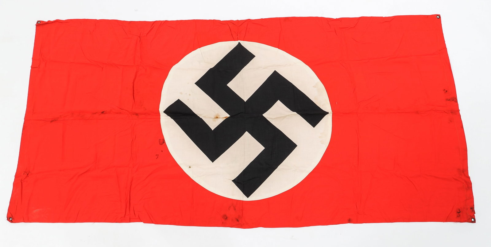 WWII GERMAN VEHICLE IDENTIFICATION FLAG: WWII GERMAN VEHICLE IDENTIFICATION FLAG WWII German Vehicle Identification Flag. Single sided, multi-piece cotton construction with brass loop holes on both sides. Printed mobile swastika. Size: 36 1/