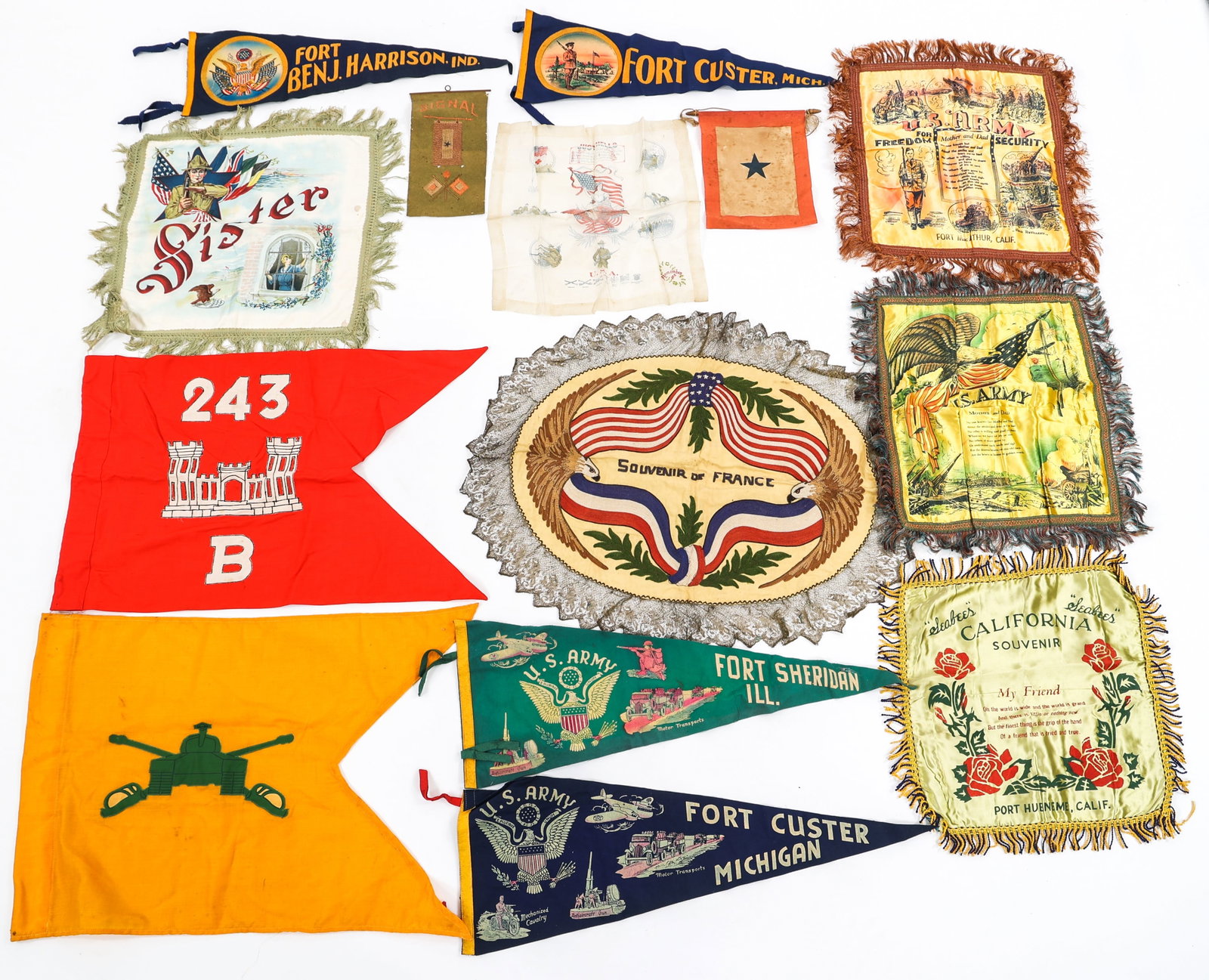 WWI - WWII US PILLOW SHAMS & PENNANT / GUIDONS: WWI - WWII US PILLOW SHAMS & PENNANT / GUIDONS WWI - WWII US Army Sweetheart items, Pennant and Guidon Flags. (4) Sweetheart pillow cases. (1) France souvenir table drape. (1) US Army themed sweethear