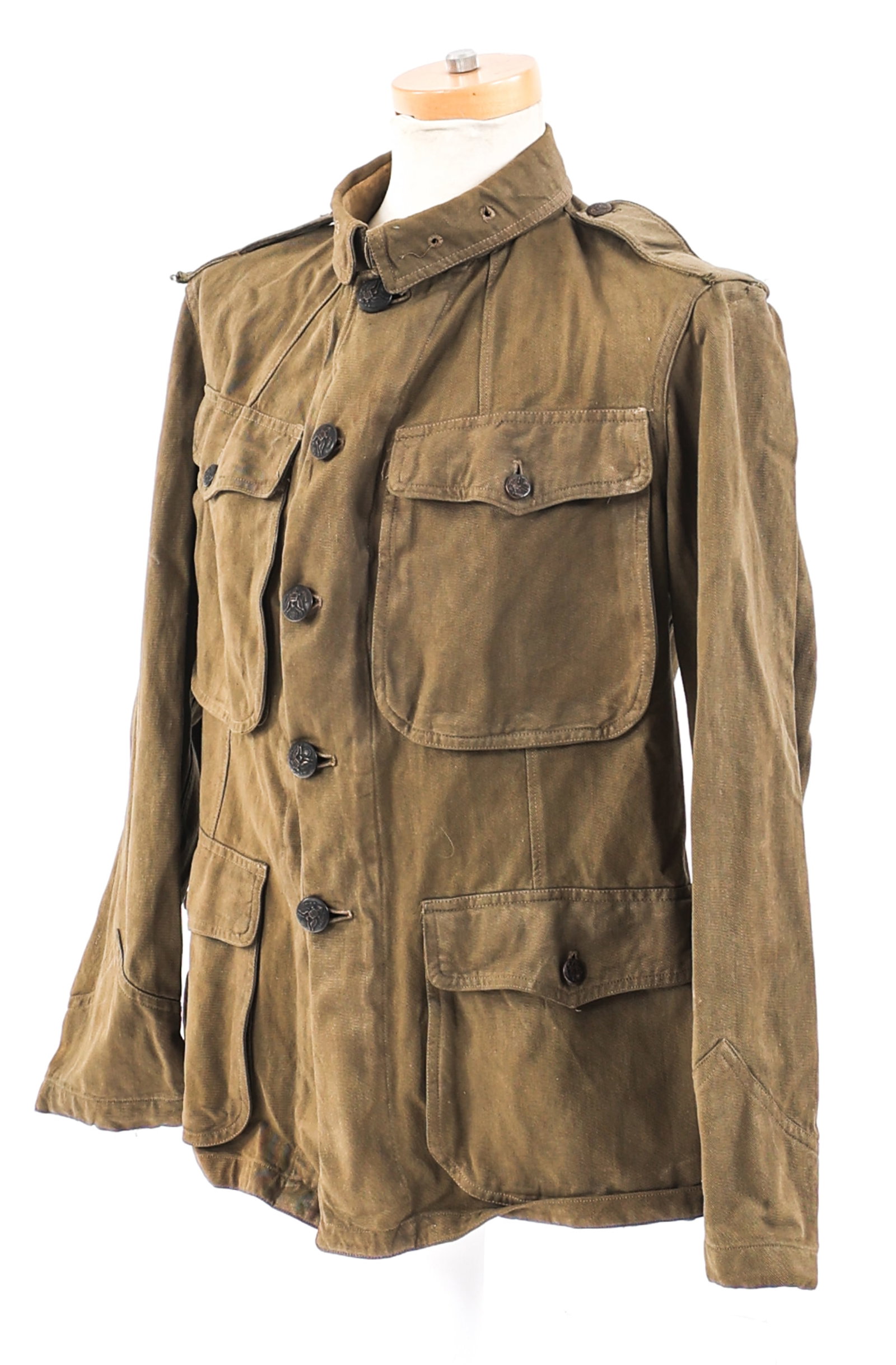 WWI US ARMY M1907 FIELD SERVICE TUNIC: WWI US ARMY M1907 FIELD SERVICE TUNIC WWI US Army M1907 Field Service Coat. M1909 - 1910 specs. OD green wool construction. Blackened bronze, rimless buttons. Choke bellow pockets. Pointed cuffs. Phil