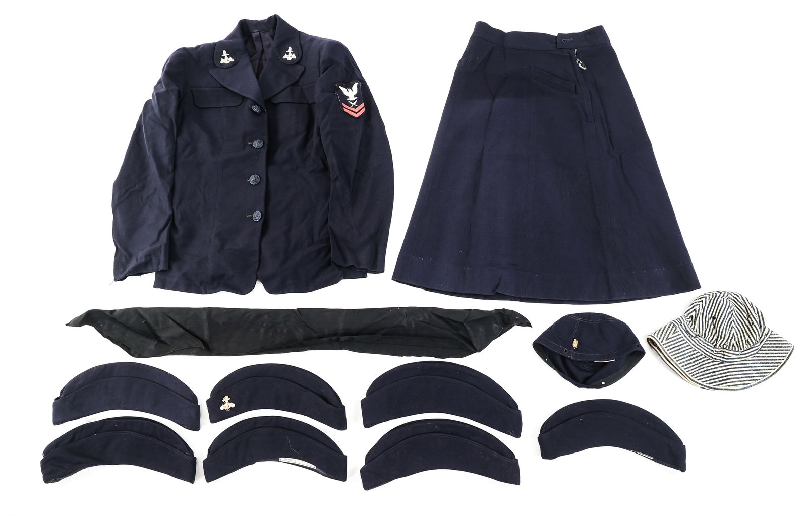 WWII US NAVY WAVES UNIFORM & HEADGEAR LOT OF 12: WWII US NAVY WAVES UNIFORM & HEADGEAR LOT OF 12 Lot of 12 WWII US Navy WAVES Uniform Items & Headgear. (1) Dark blue wool service jacket with 2nd Class Petty Officer Yeoman shoulder patch and WAVES co