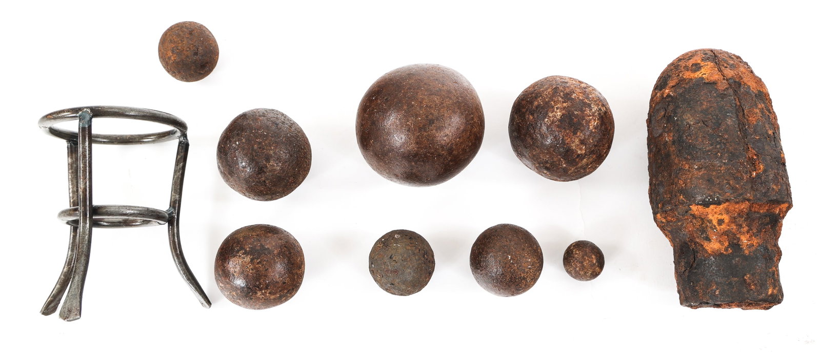 CIVIL WAR ERA DUG RELIC CANNON BALLS: CIVIL WAR ERA DUG RELIC CANNON BALLS Civil War Era Dug Relic Cannon Balls and Artillery Round. Assorted sizes. Total approximate weight: 15 lbs. Size: 1 1/2" to 6"