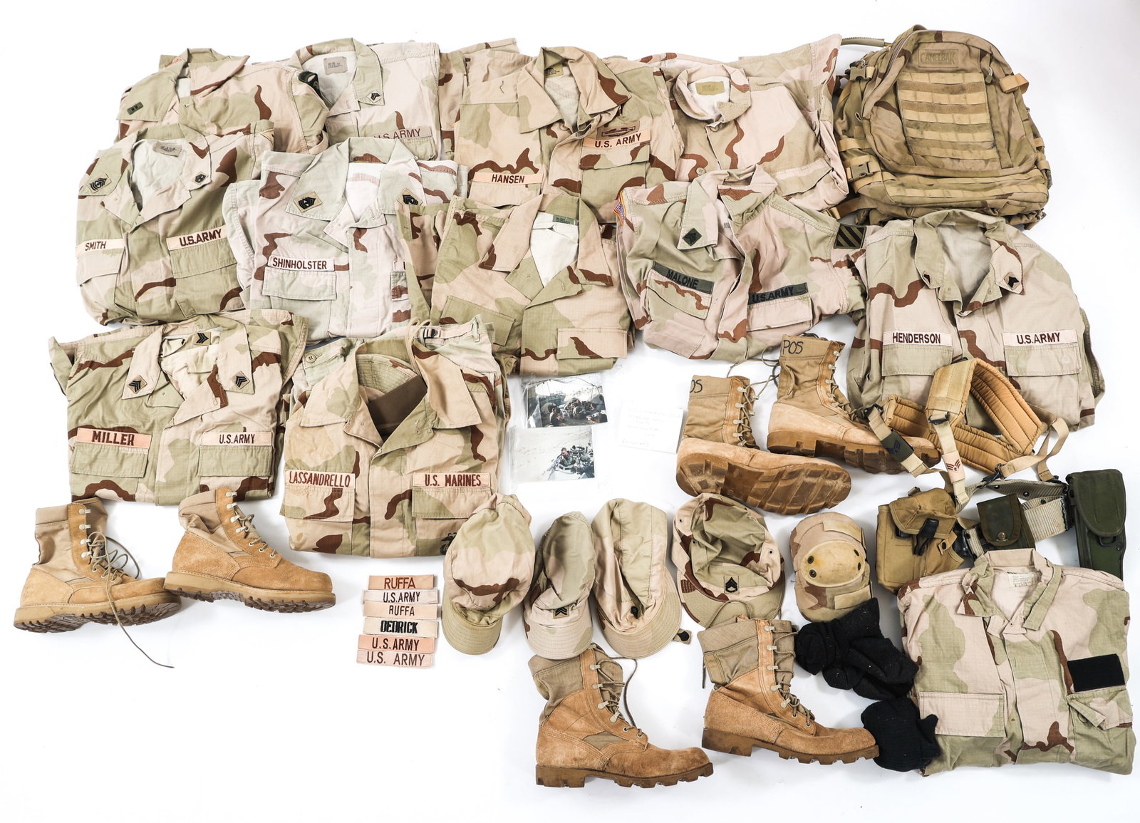 GULF WARS - CURRENT US ARMED FORCES UNIFORM ITEMS: GULF WARS - CURRENT US ARMED FORCES UNIFORM ITEMS Gulf Wars - Current US Armed Forces Uniform Items, Headgear, Boots, Field Gear, Photographs, and more. Size: Small to large