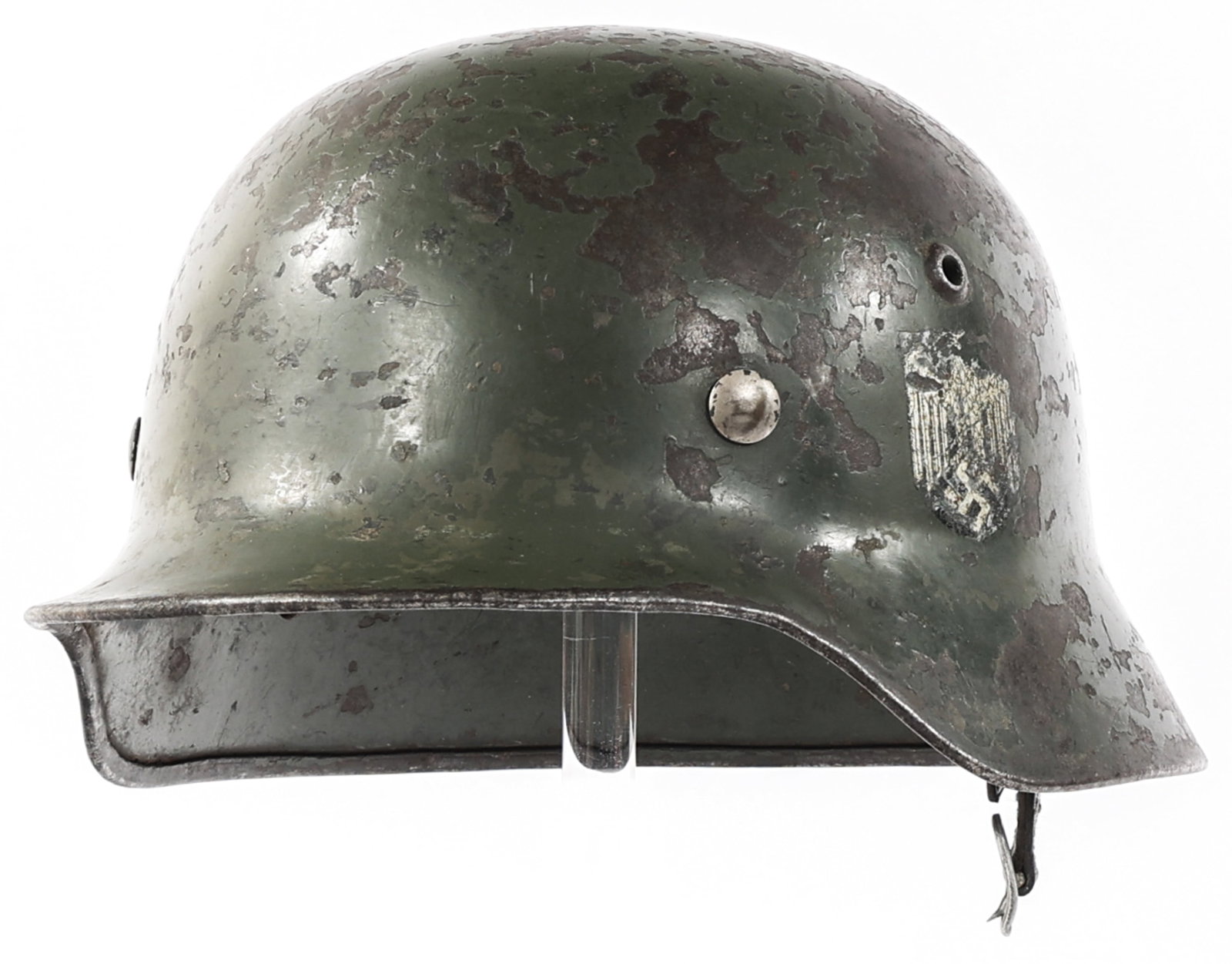 WWII GERMAN HEER M35 DD COMBAT HELMET: WWII GERMAN HEER M35 DD COMBAT HELMET WWII German Heer M35 Double Decal Combat Helmet. Green painted outer shell. Heer and National tricolor decals. Maker marked "SE62". Serial number "3575" stamped n