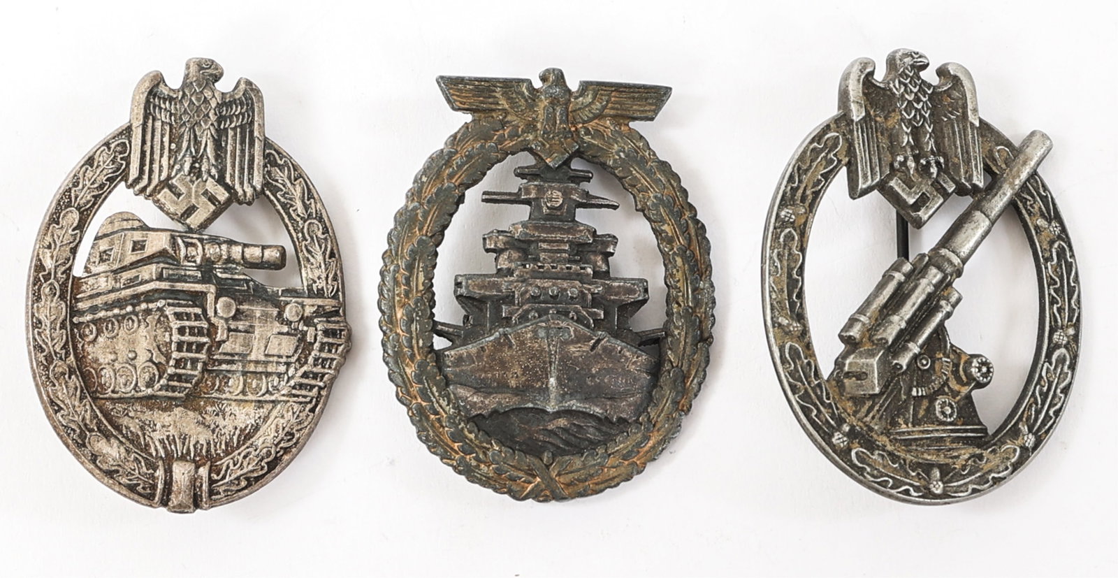 WWII GERMAN KRIEGSMARINE & HEER BADGES: WWII GERMAN KRIEGSMARINE & HEER BADGES WWII German Kriegsmarine & Heer Badges. (1) Kriegsmarine High Seas Fleet War Badge. (1) Panzer Assault Badge in Silver. (1) Heer Flak Artillery Badge.