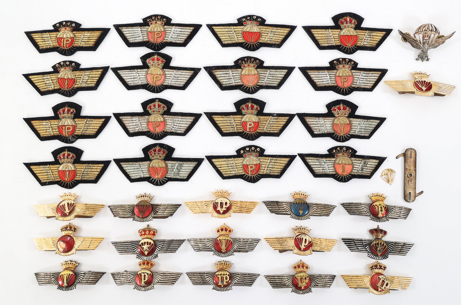 WWII - COLD WAR SPANISH PARATROOPER JUMP WINGS: WWII - COLD WAR SPANISH PARATROOPER JUMP WINGS WWII - Cold War Spanish Paratrooper Jump Wings.