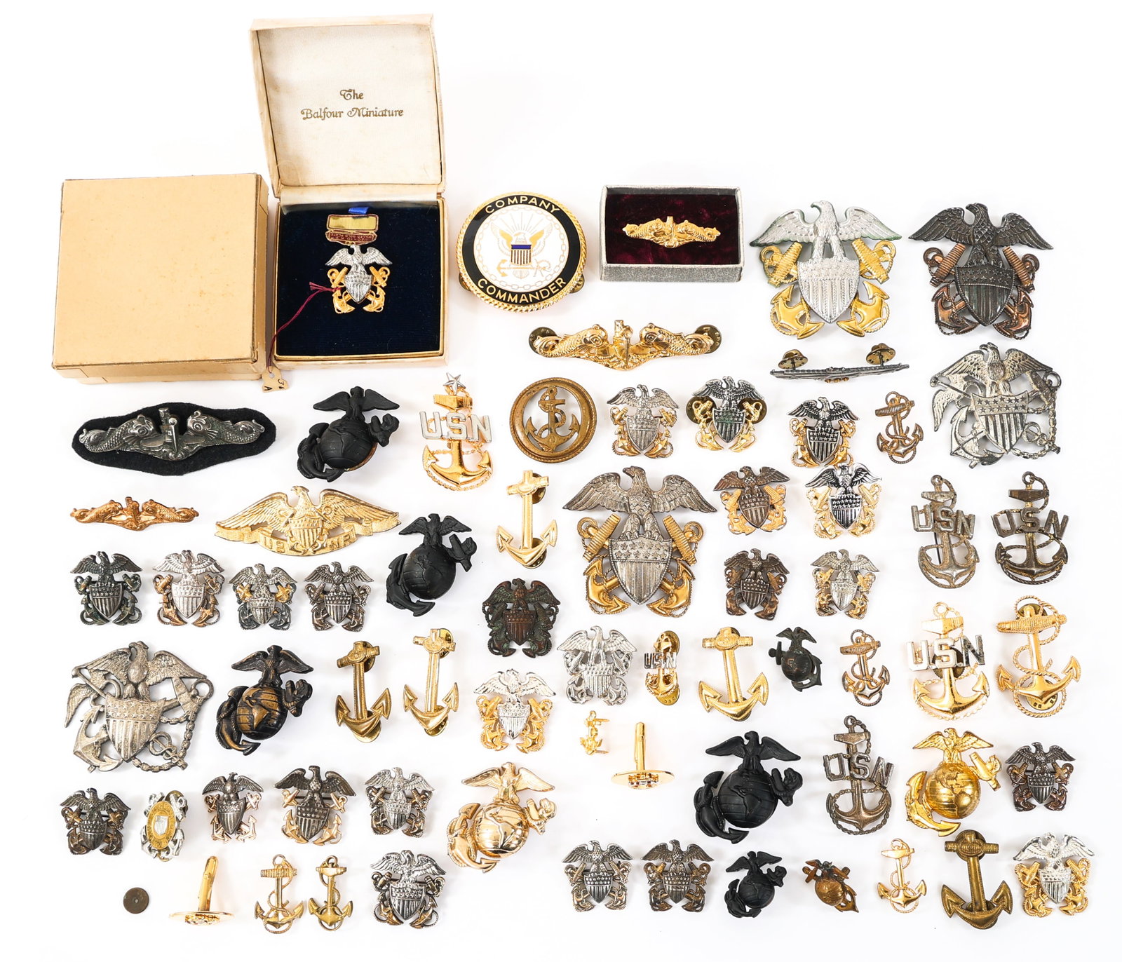 WWII - COLD WAR USN & USMC INSIGNIA: WWII - COLD WAR USN & USMC INSIGNIA WWII - Cold War US Navy and Marine Corps Insignia. Includes Submarine Warfare Badges, EGA Lapel Pins and Insignia, Brass Anchor Buttons and Insignia, Combat Patrol 